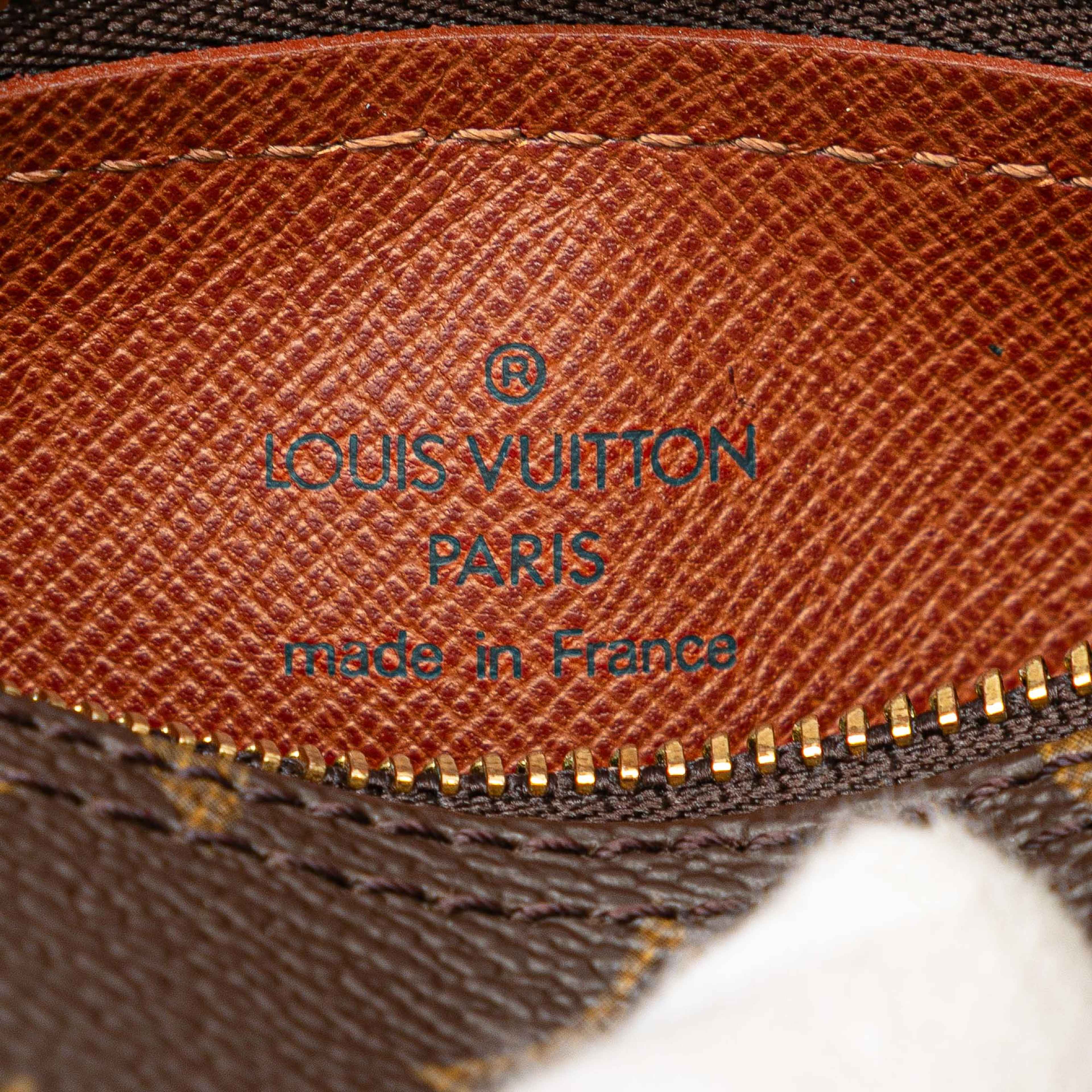 Louis Vuitton Monogram Papillon Pochette, från Luxclusif, i färgen brown. Klicka för att öppna bilden i stort format
