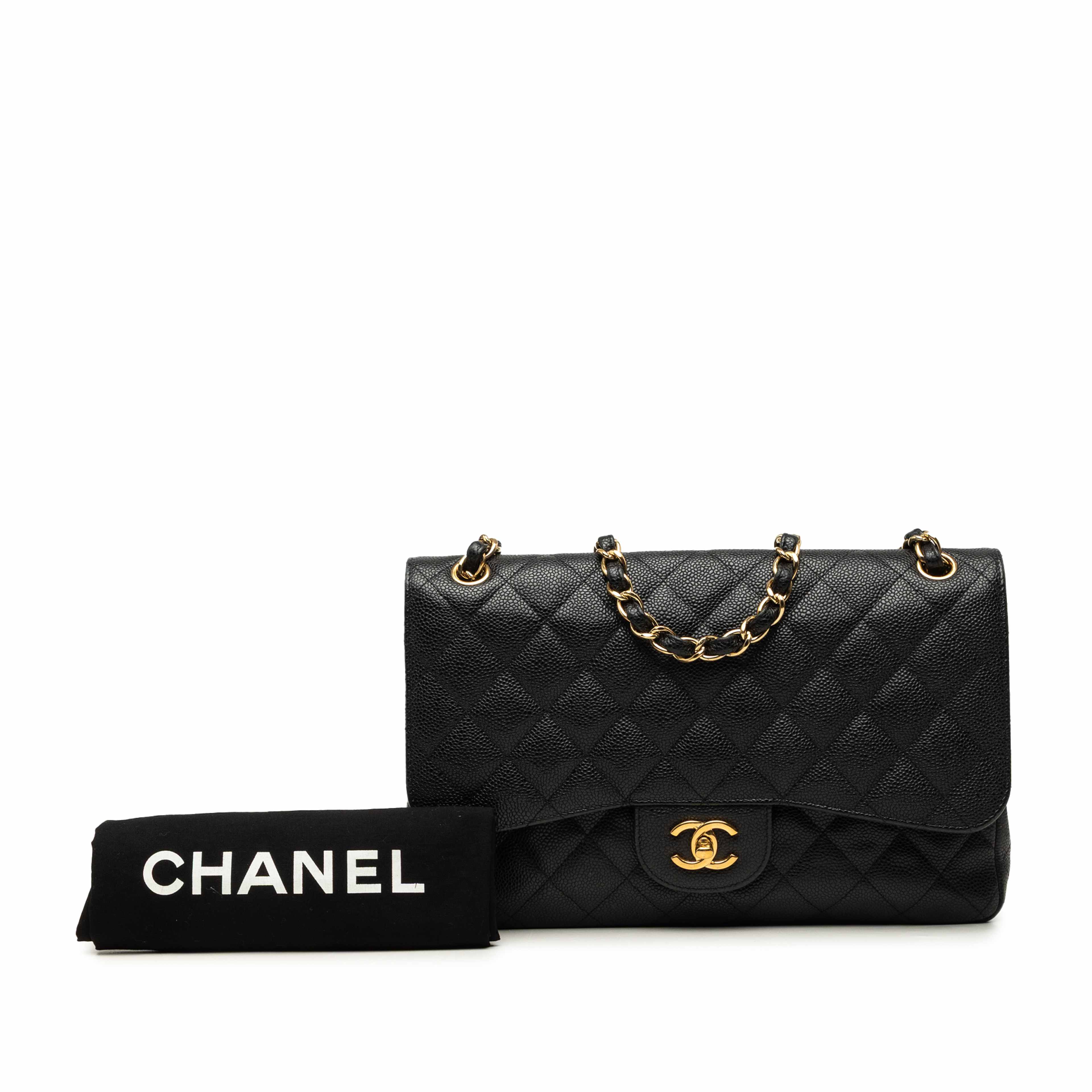 Chanel Jumbo Classic Caviar Double Flap, från Luxclusif, i färgen svart. Klicka för att öppna bilden i stort format