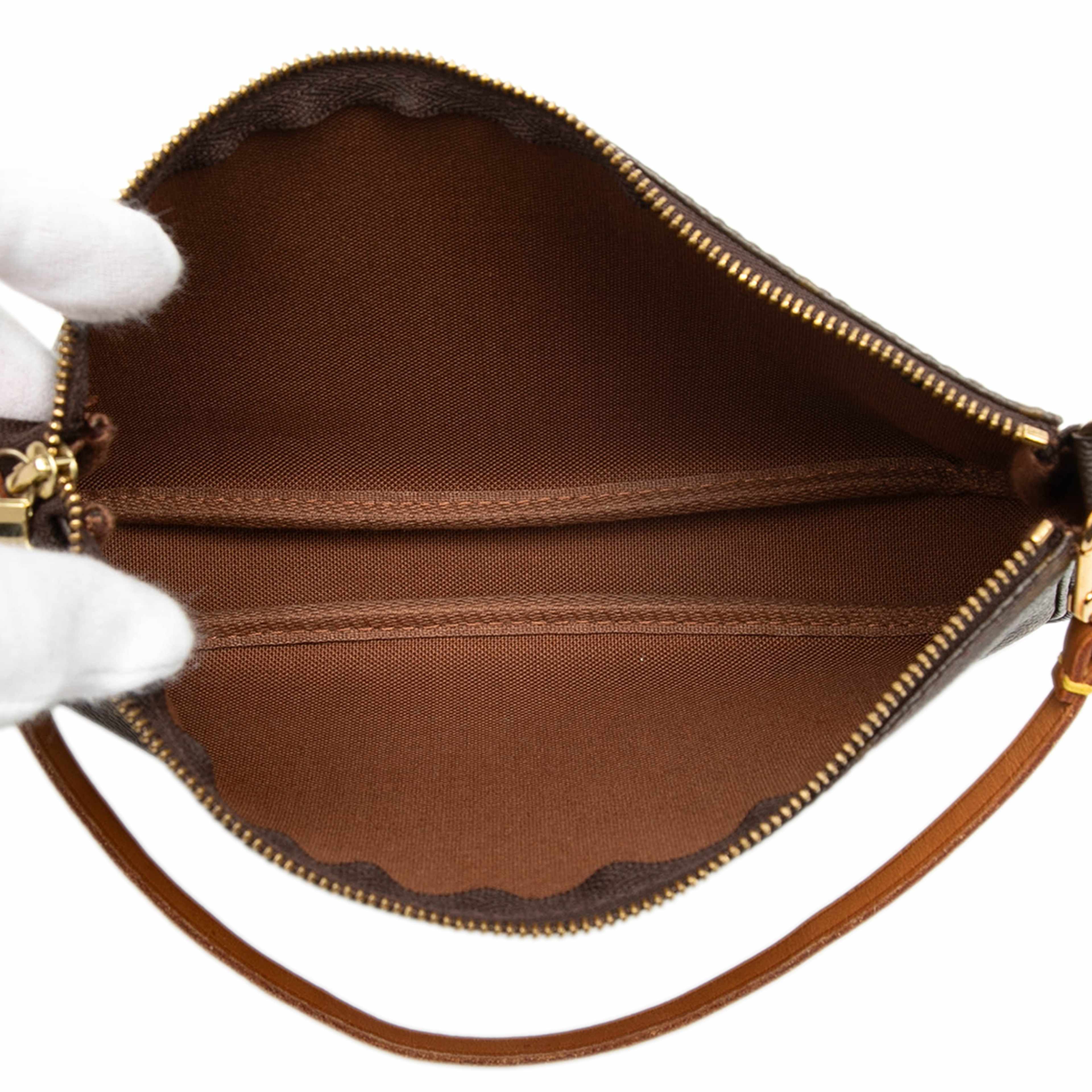Louis Vuitton Monogram Pochette Accessoires, från Luxclusif, i färgen brown. Klicka för att öppna bilden i stort format
