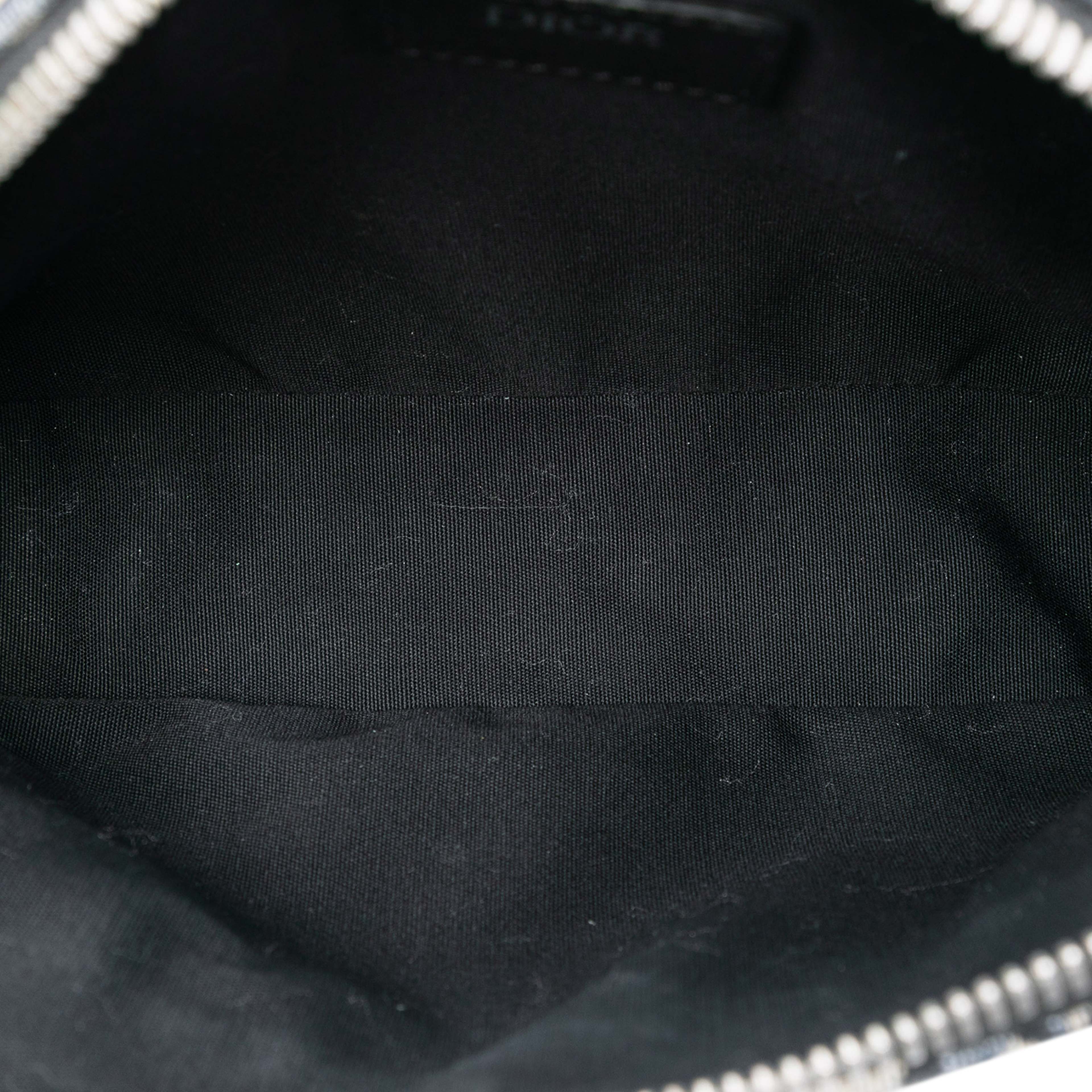 Dior Oblique Canvas Safari Crossbody, från Luxclusif, i färgen navy. Klicka för att öppna bilden i stort format