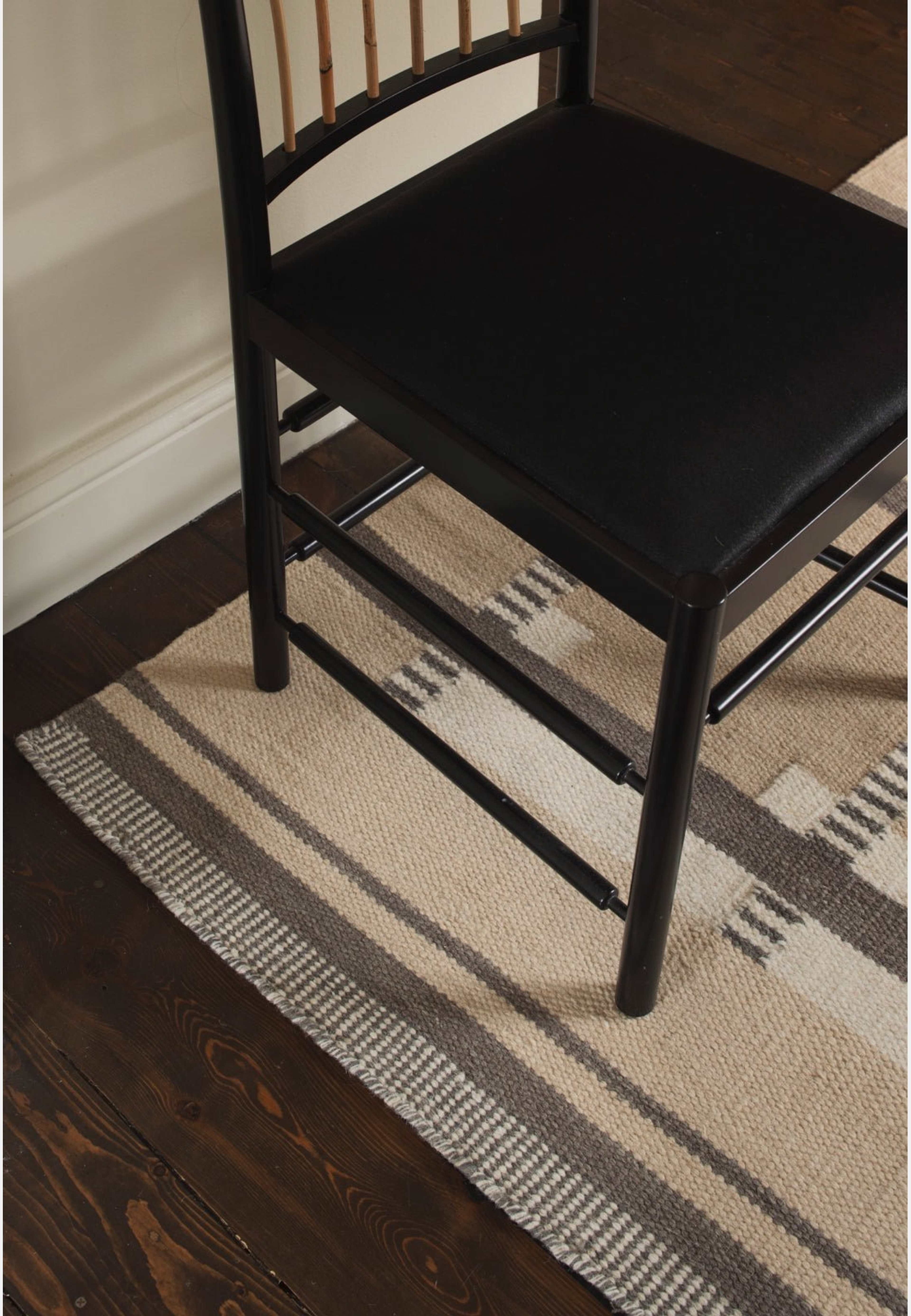 Rollakan Ruth Almond, från Layered, i färgen almond. Klicka för att öppna bilden i stort format