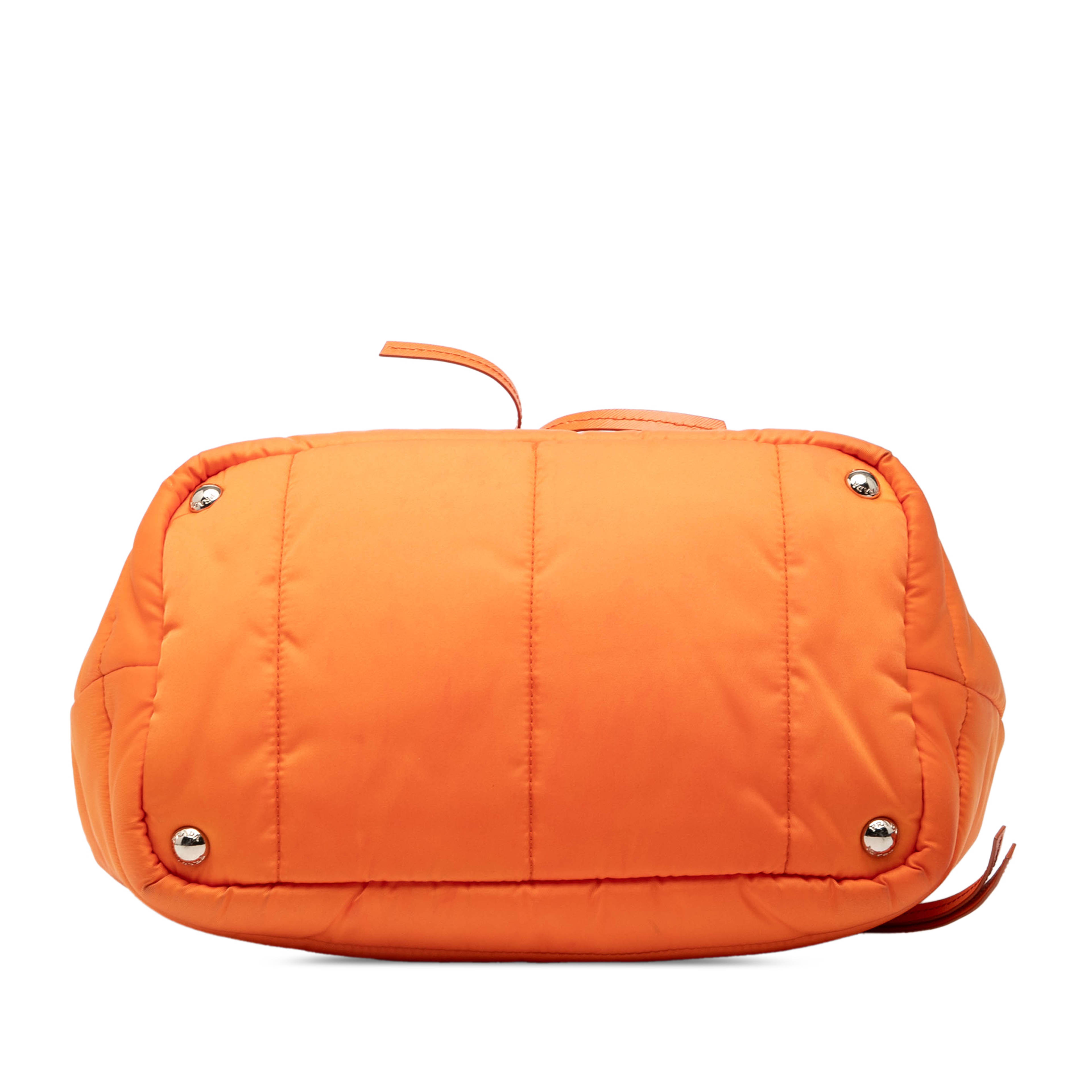 Prada Bomber Tessuto Satchel, från Luxclusif, i färgen orange. Klicka för att öppna bilden i stort format