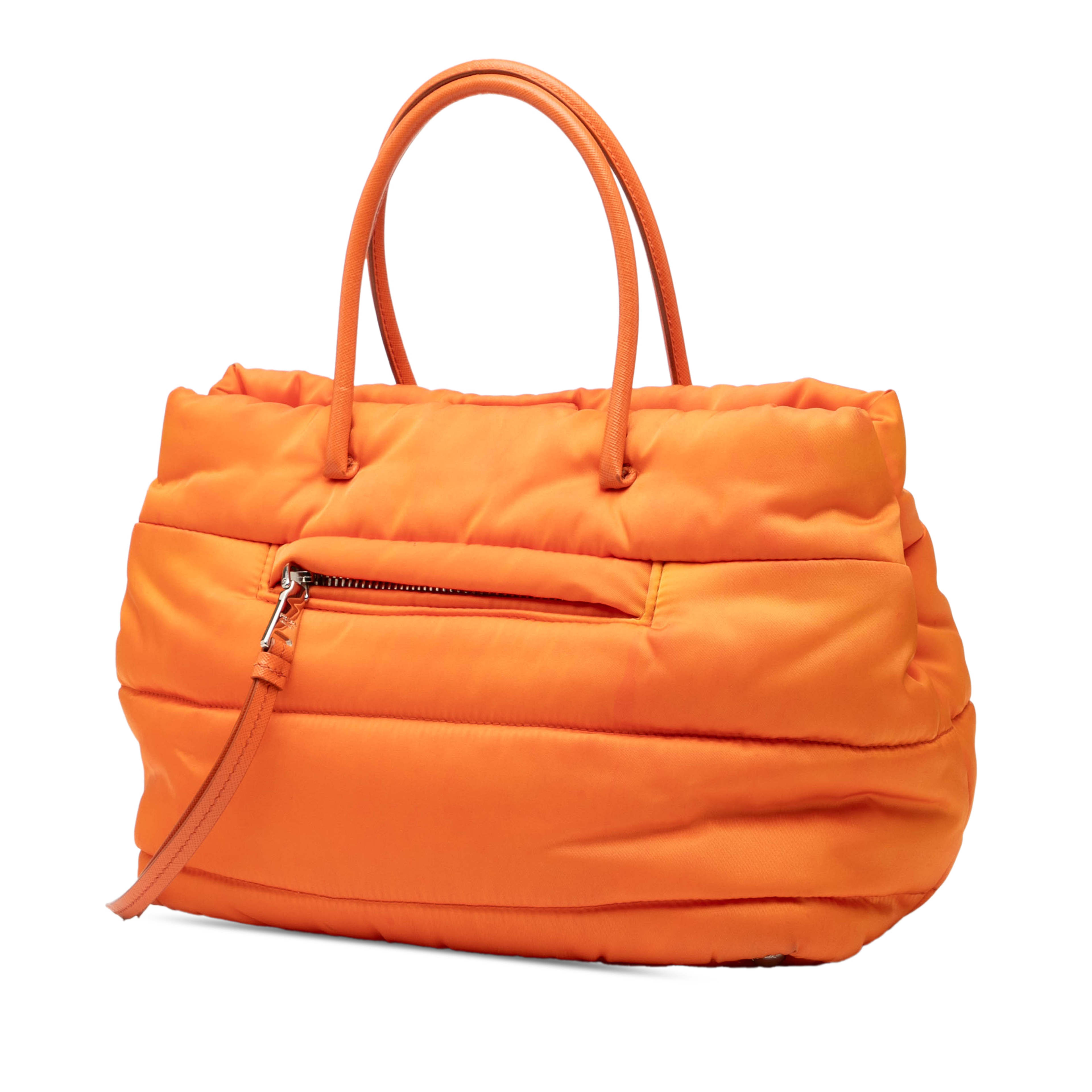 Prada Bomber Tessuto Satchel, från Luxclusif, i färgen orange. Klicka för att öppna bilden i stort format
