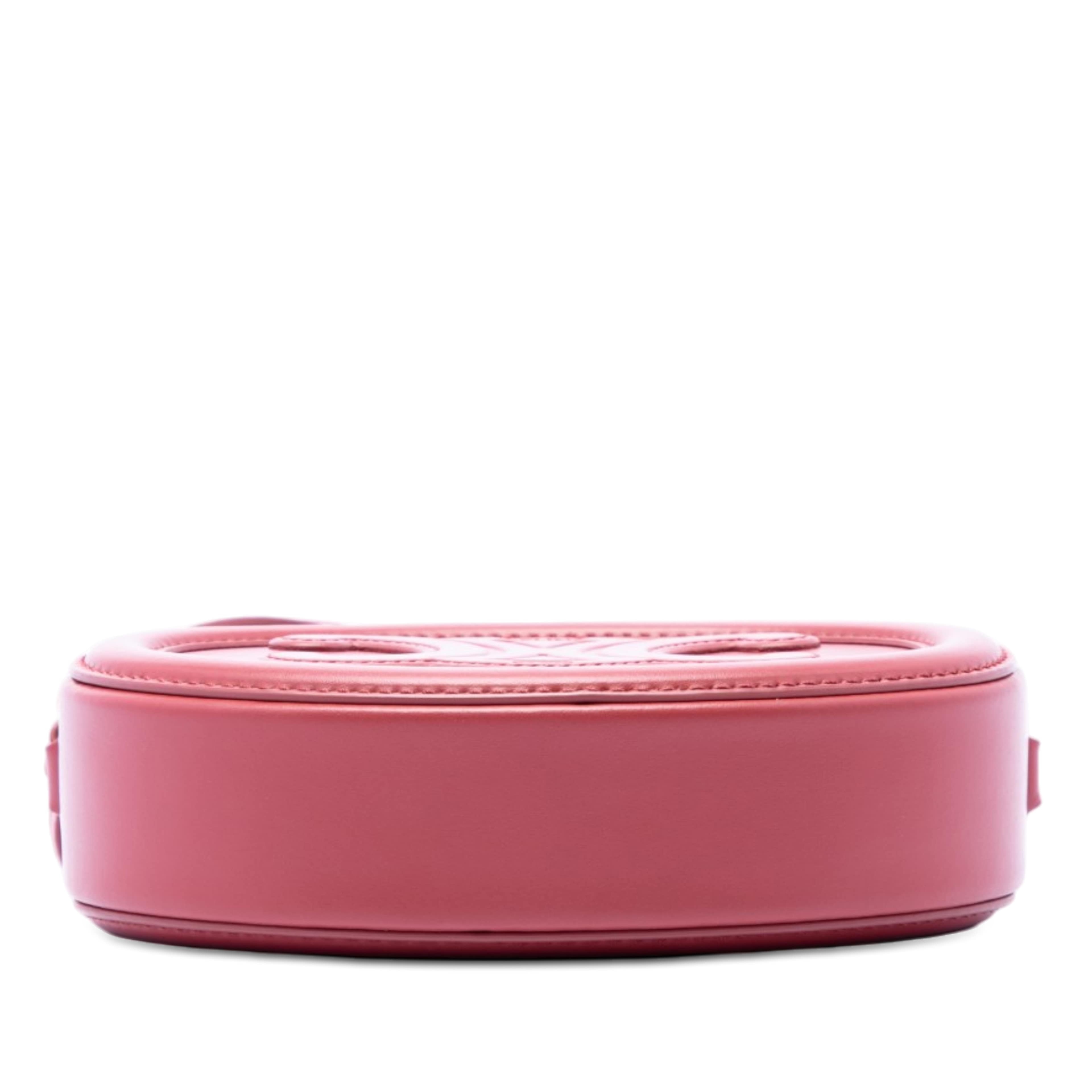 Celine Small Calfskin Cuir Triomphe Oval Crossbody, från Luxclusif, i färgen röd. Klicka för att öppna bilden i stort format