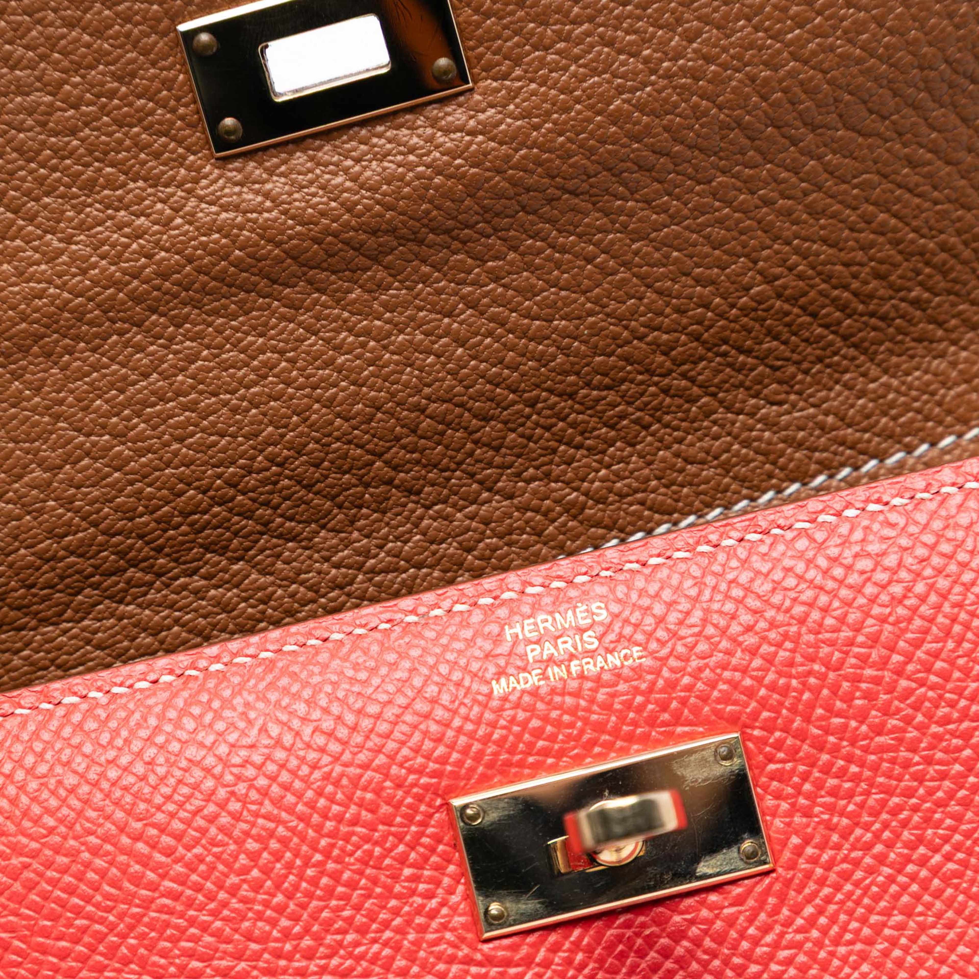 Hermès Epsom Kelly Depliant Wallet, från Luxclusif, i färgen red. Klicka för att öppna bilden i stort format