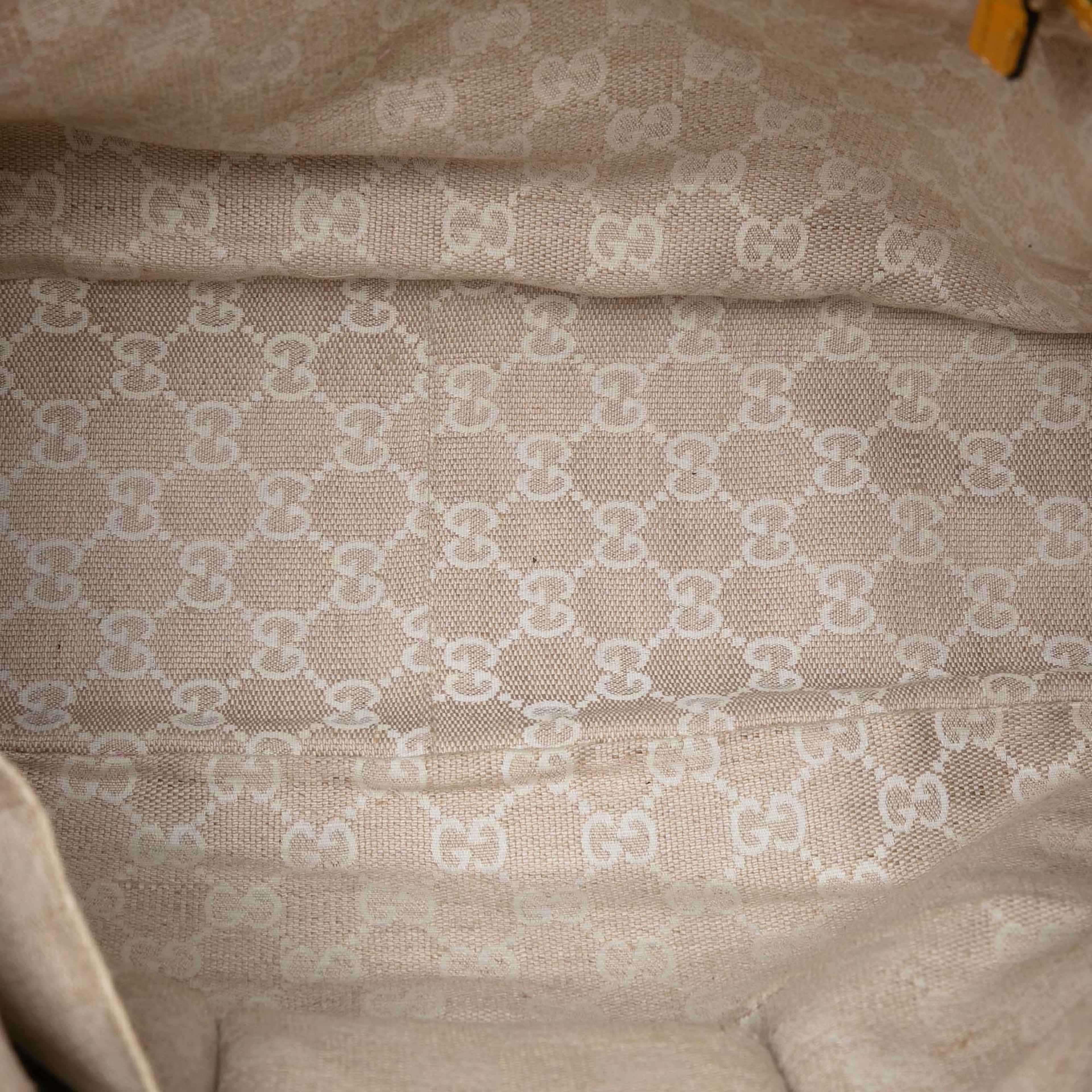 Gucci Calfskin Bamboo Diana Satchel, från Luxclusif, i färgen yellow. Klicka för att öppna bilden i stort format