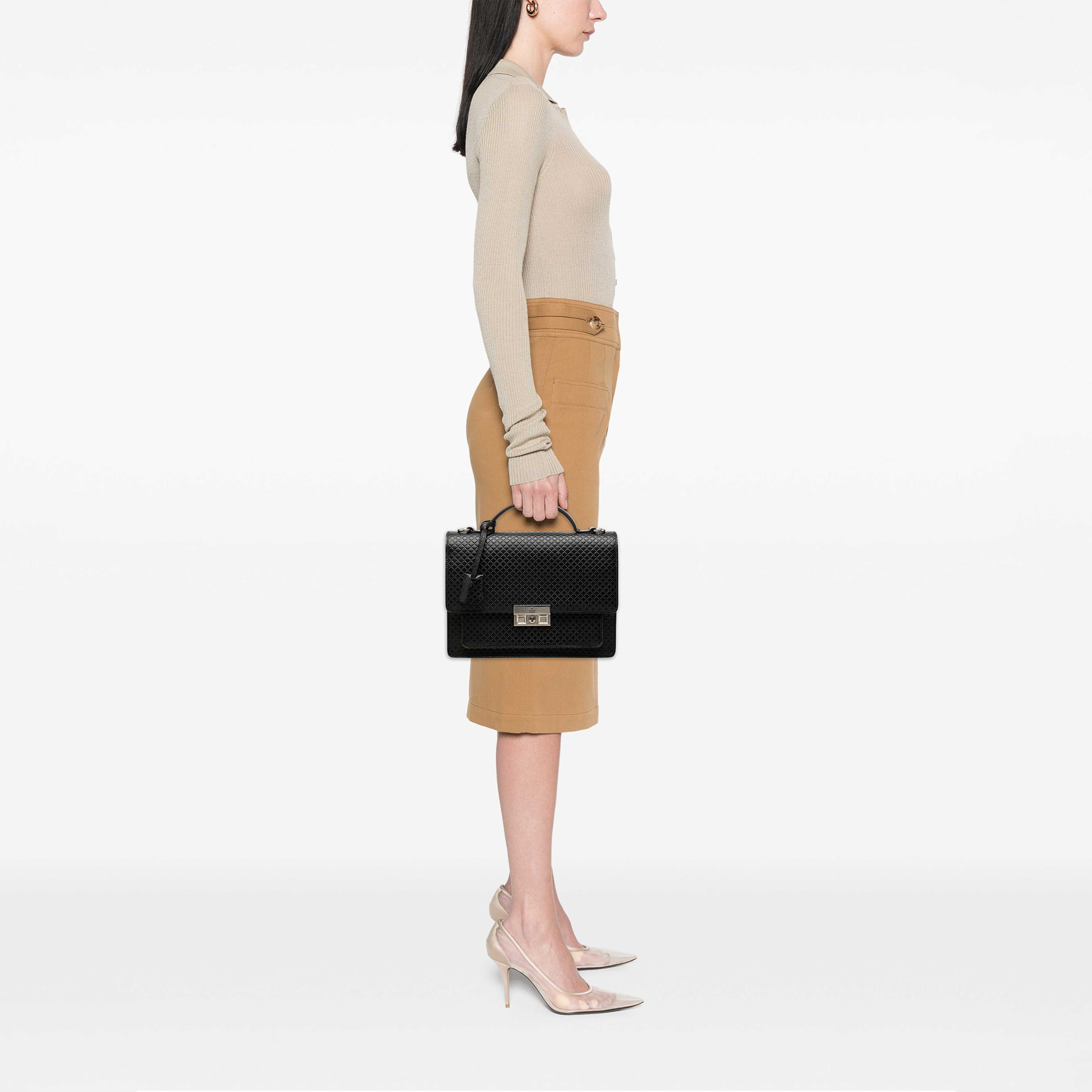 Gucci Diamante Calfskin Business Bag, från Luxclusif, i färgen svart. Klicka för att öppna bilden i stort format