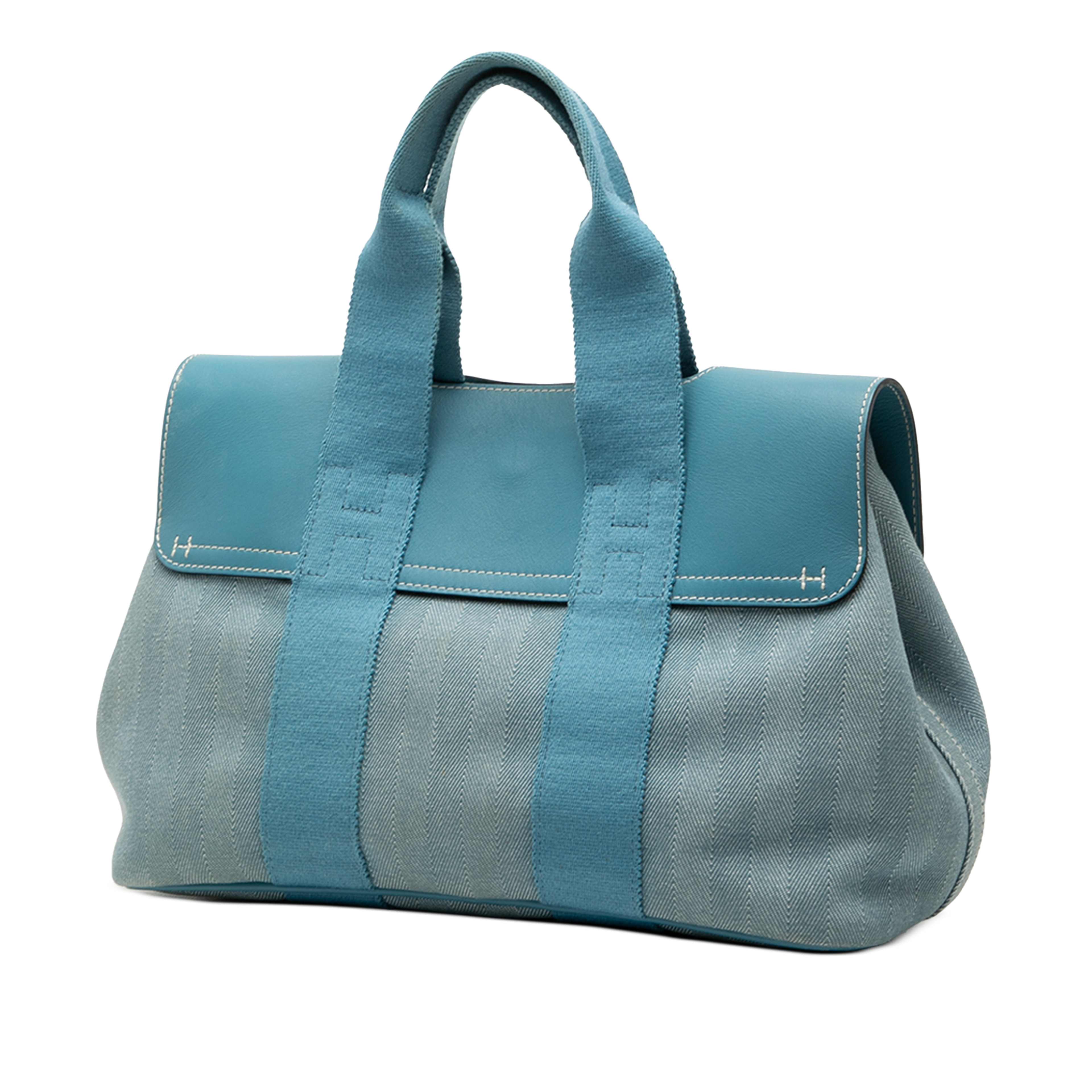 Hermès Toile And Swift Valparaiso Pm, från Luxclusif, i färgen light blue. Klicka för att öppna bilden i stort format