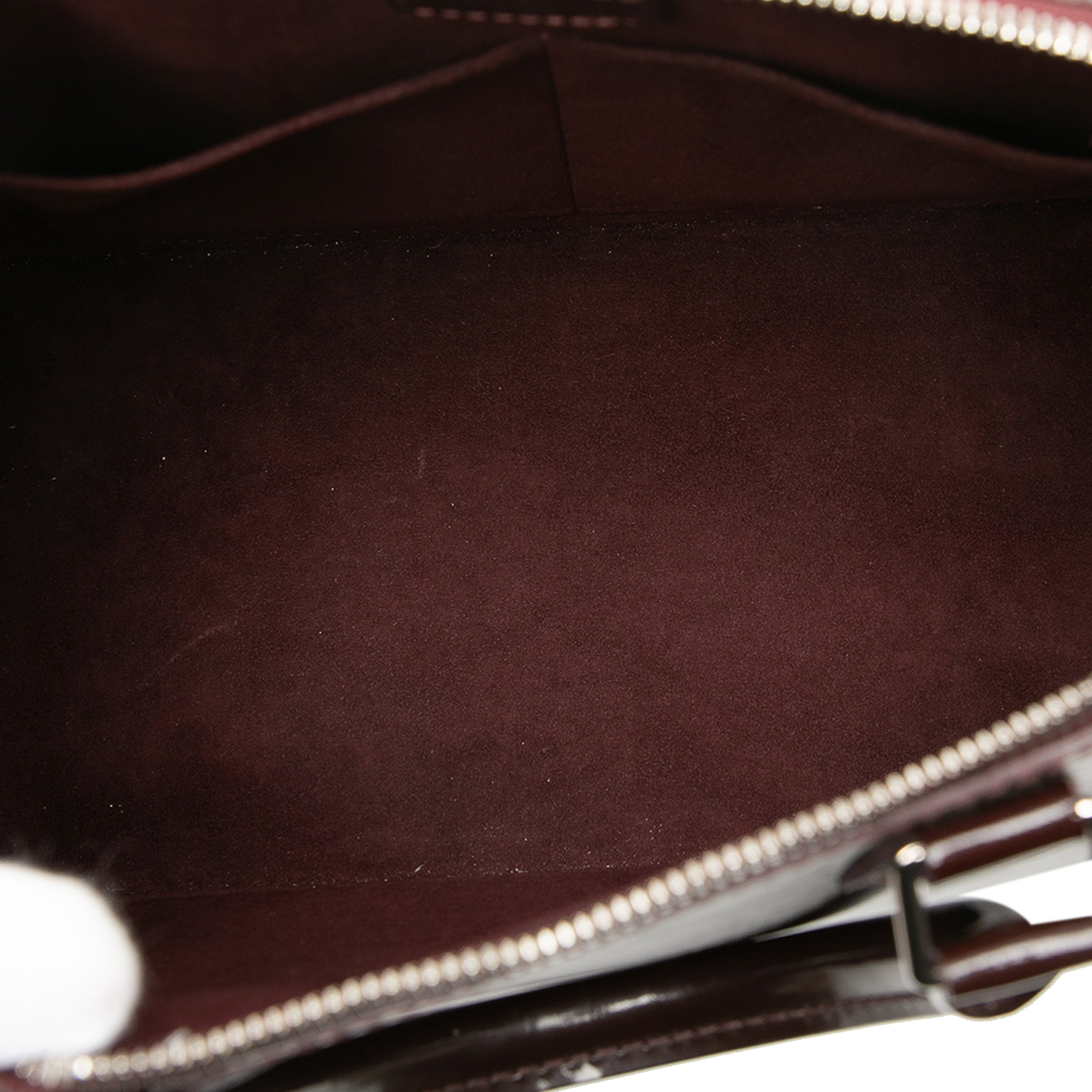 Louis Vuitton Electric Epi Alma Pm, från Luxclusif, i färgen purple. Klicka för att öppna bilden i stort format