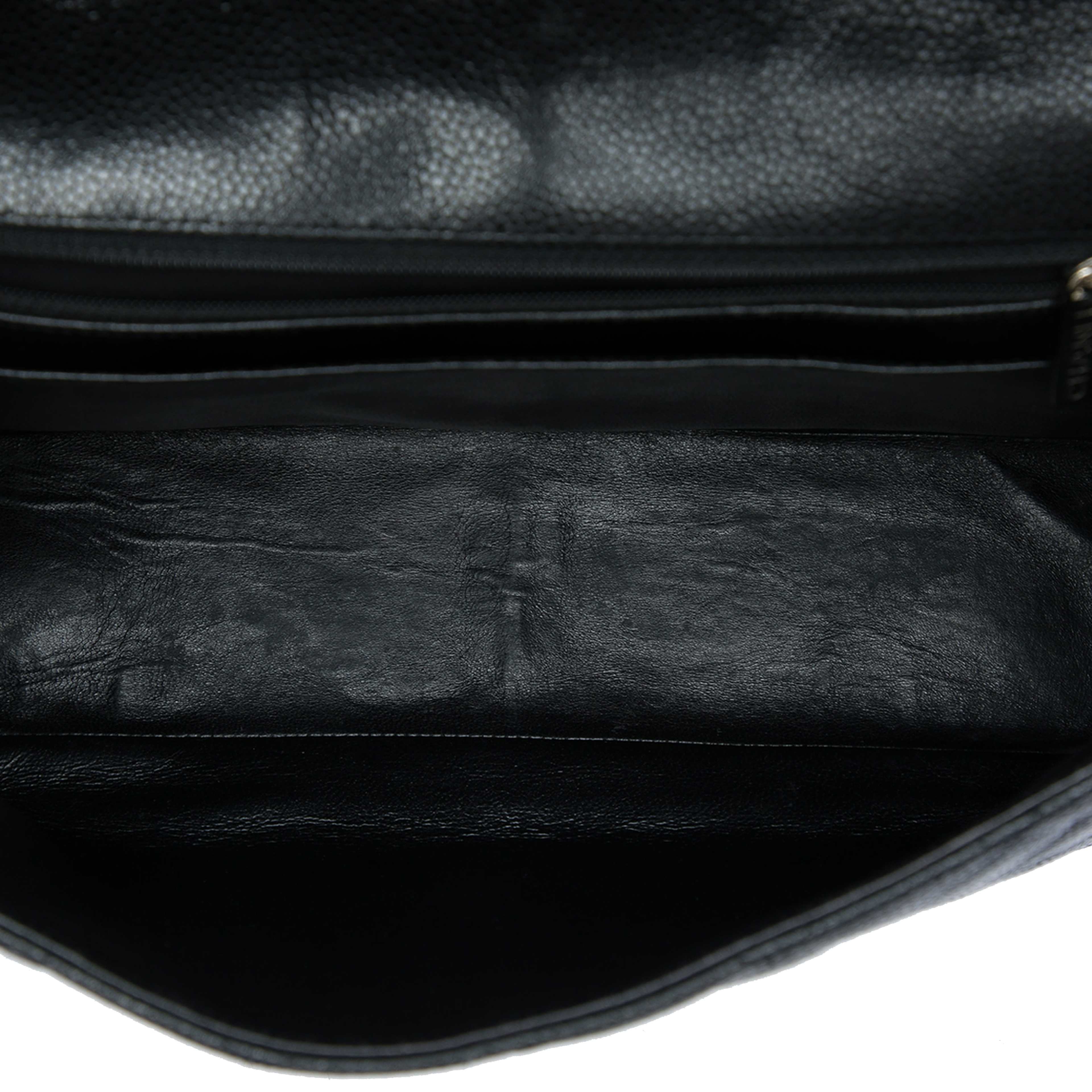 Chanel Jumbo Classic Caviar Single Flap, från Luxclusif, i färgen svart. Klicka för att öppna bilden i stort format