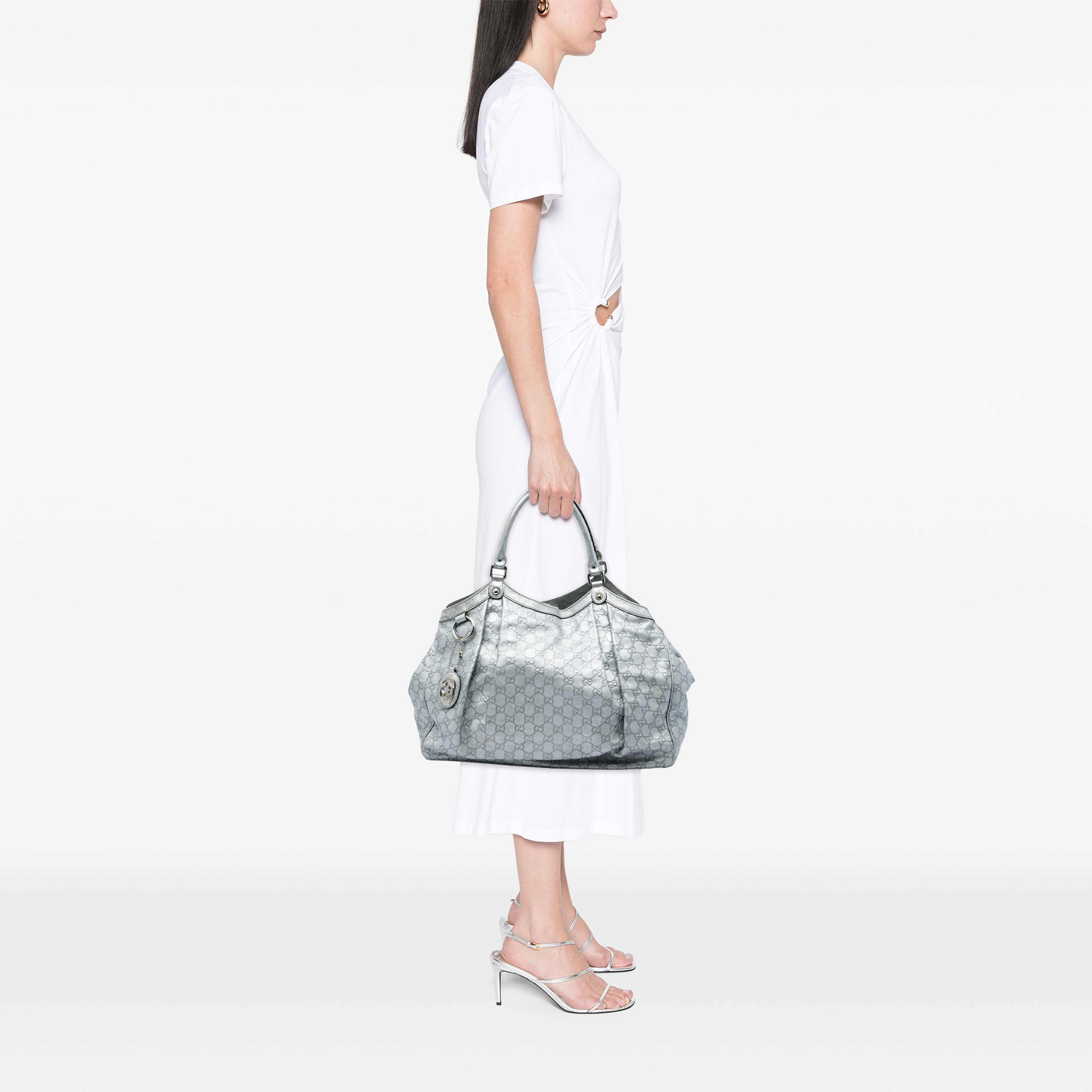 Gucci Large Guccissima Sukey Tote, från Luxclusif, i färgen silver. Klicka för att öppna bilden i stort format