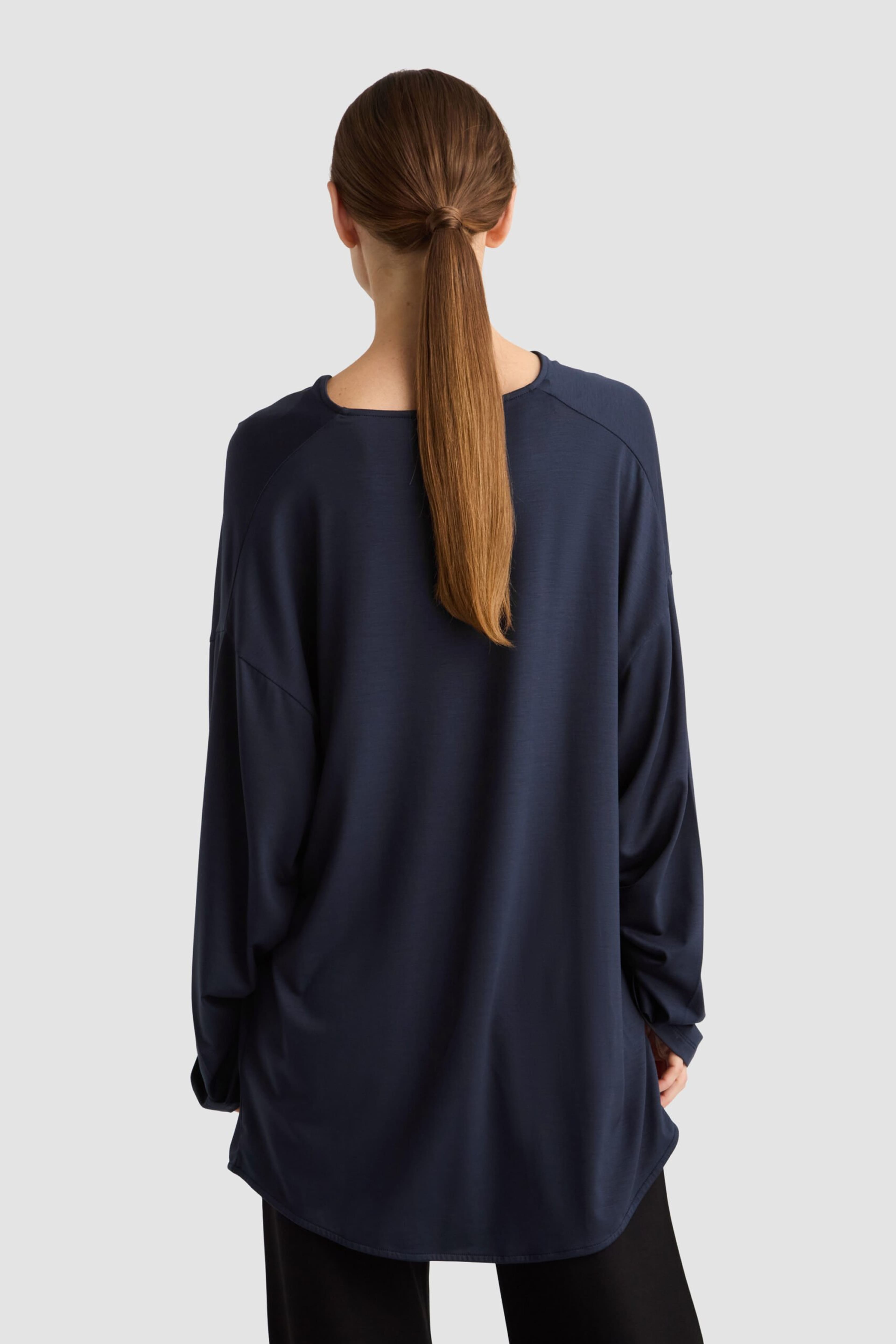 Gennova Top - Midnight, från Residus, i färgen blue. Klicka för att öppna bilden i stort format