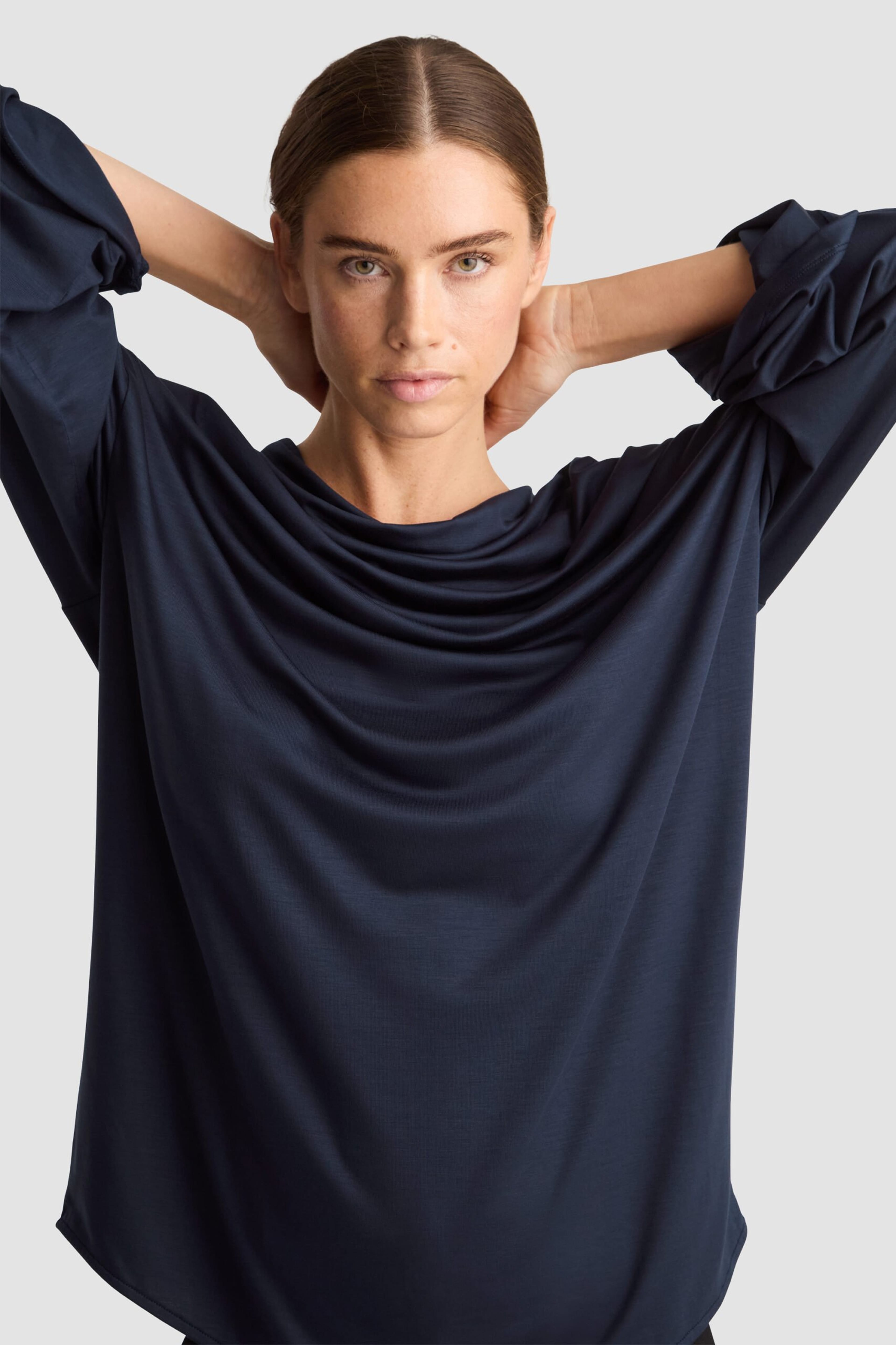 Gennova Top - Midnight, från Residus, i färgen blue. Klicka för att öppna bilden i stort format