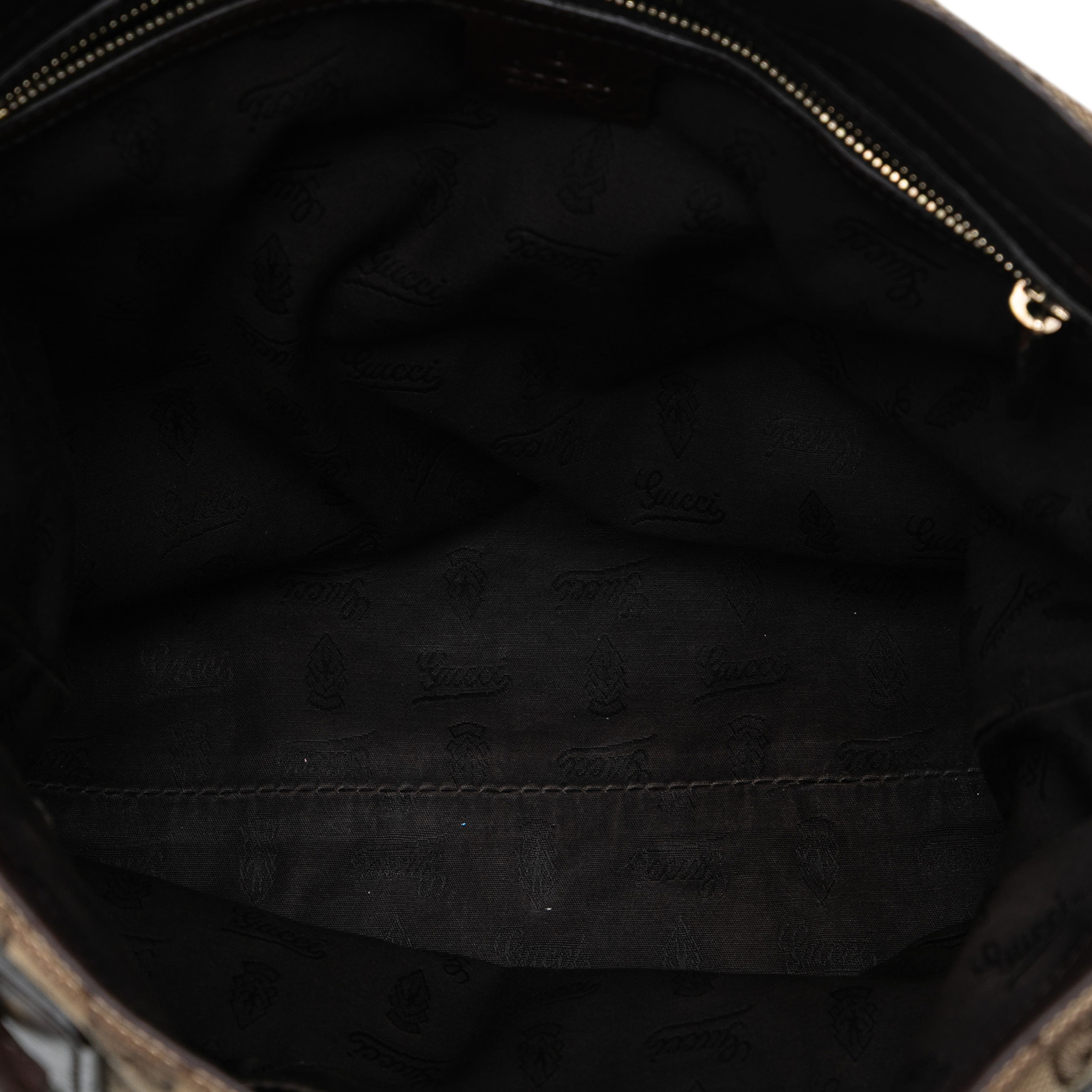 Gucci Gg Canvas Gg Charm Tote, från Luxclusif, i färgen beige. Klicka för att öppna bilden i stort format