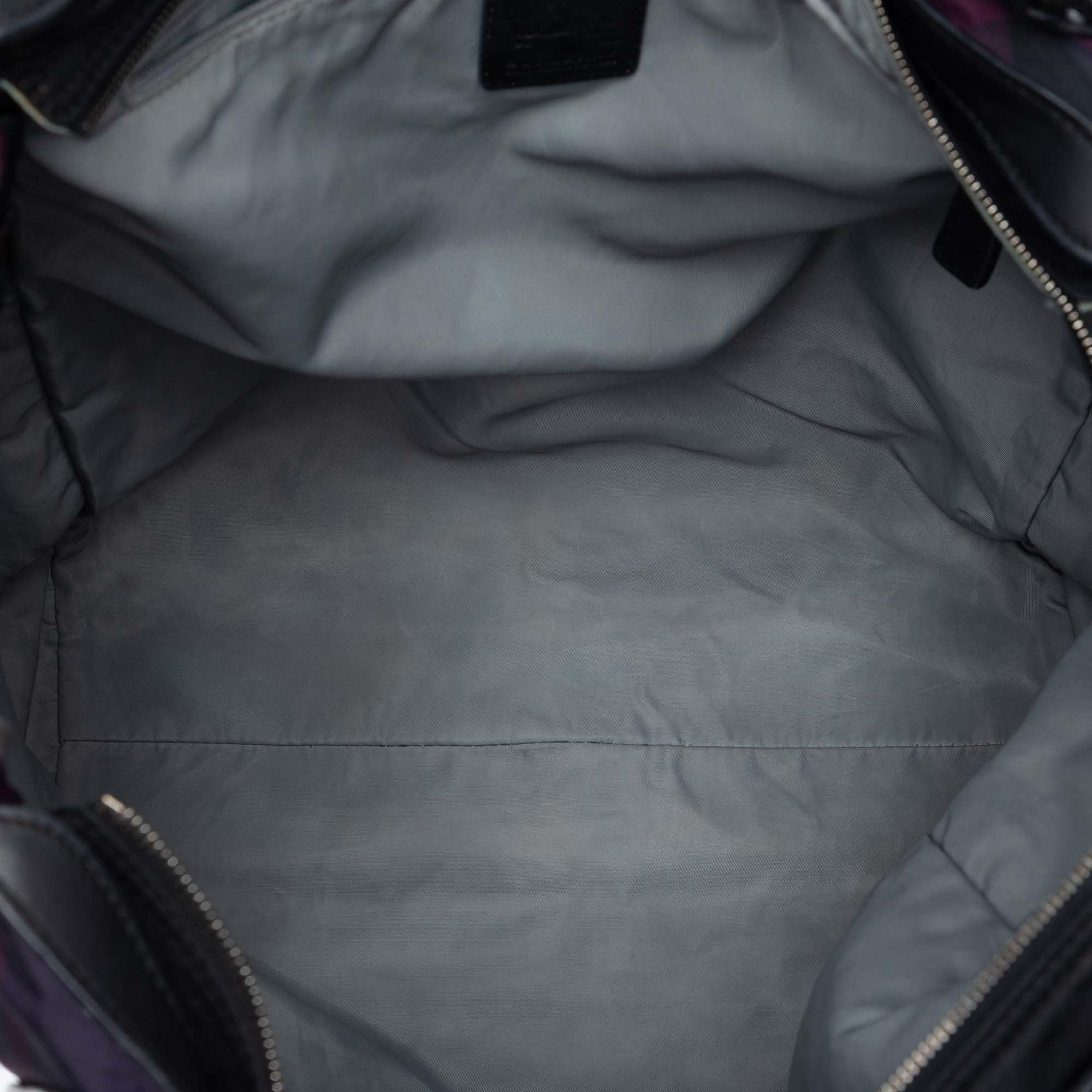 Burberry Supernova Check Nylon Buckleigh Tote, från Luxclusif, i färgen violet. Klicka för att öppna bilden i stort format