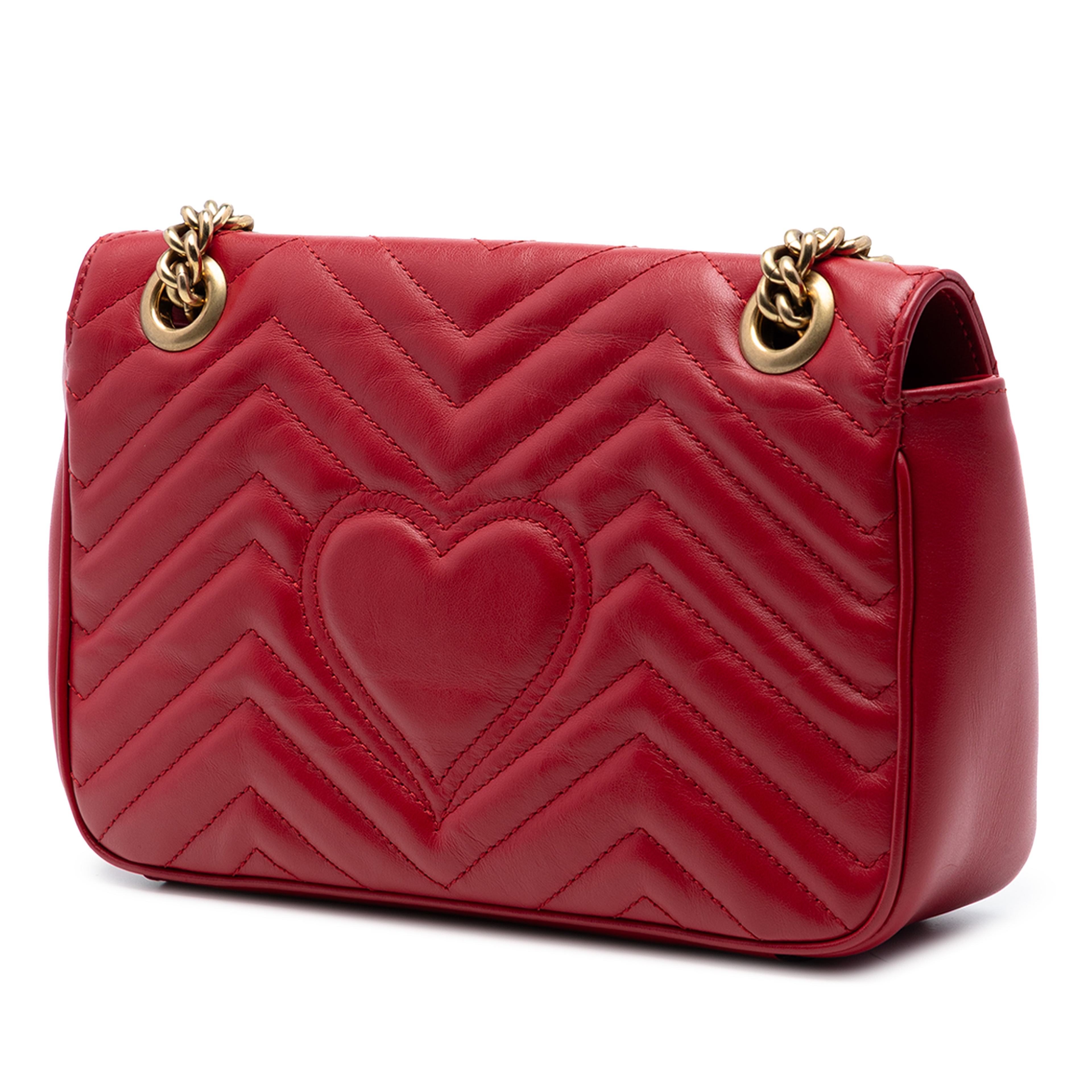 Gucci Medium Gg Marmont Matelasse Calfskin Shoulder Bag, från Luxclusif, i färgen red. Klicka för att öppna bilden i stort format