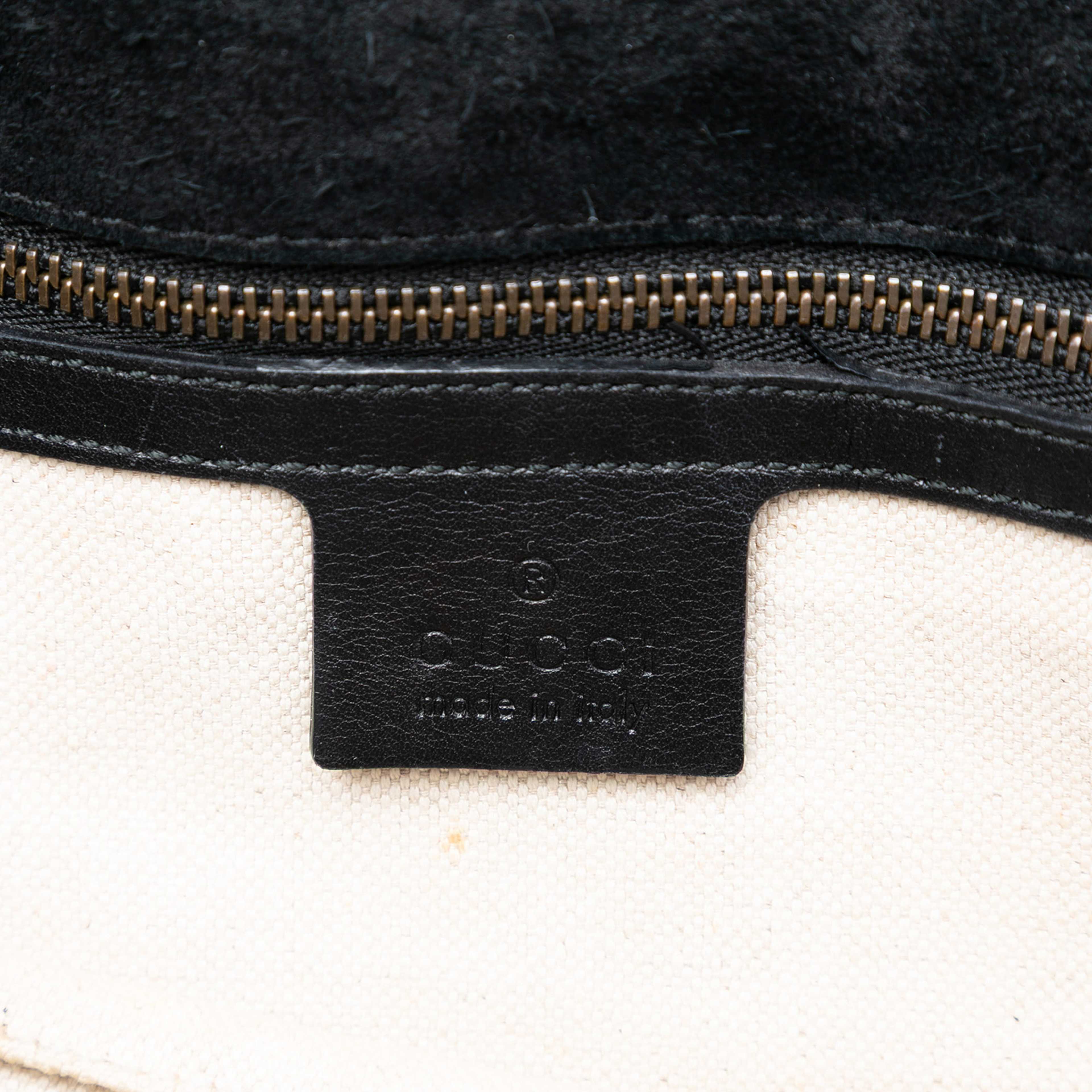 Gucci Patent Bright Bit Clutch, från Luxclusif, i färgen black. Klicka för att öppna bilden i stort format