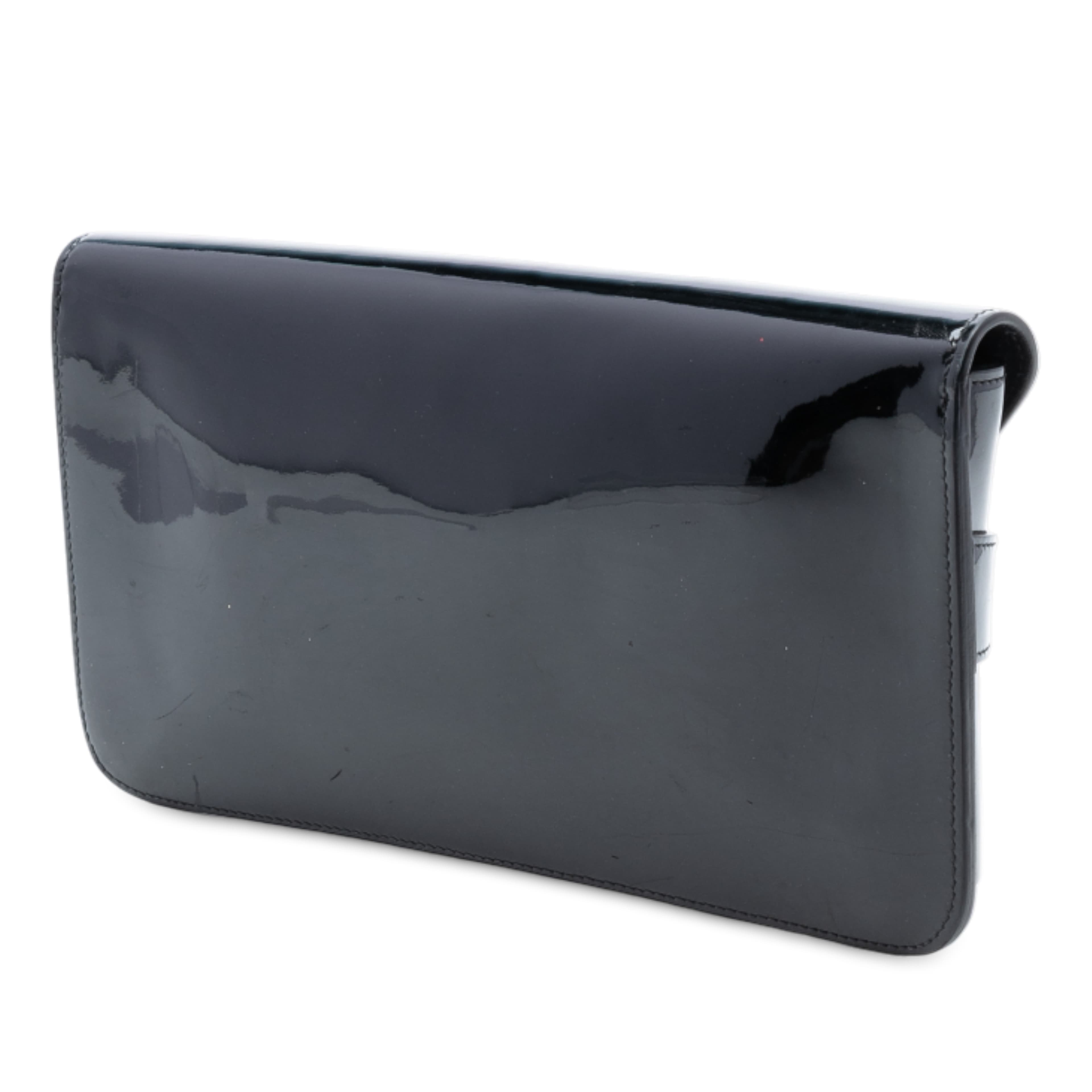 Gucci Patent Bright Bit Clutch, från Luxclusif, i färgen black. Klicka för att öppna bilden i stort format