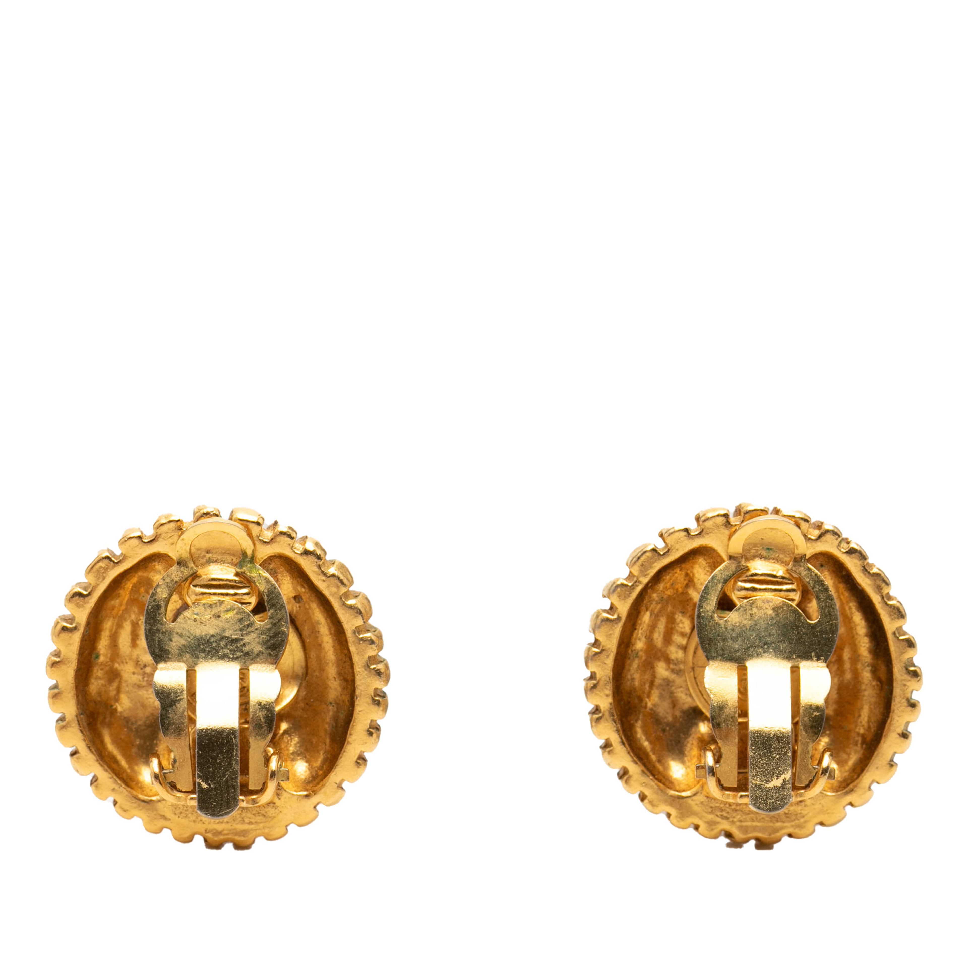 Chanel Gold Plated Cc Sunburst Clip On Earrings, från Luxclusif, i färgen gold. Klicka för att öppna bilden i stort format