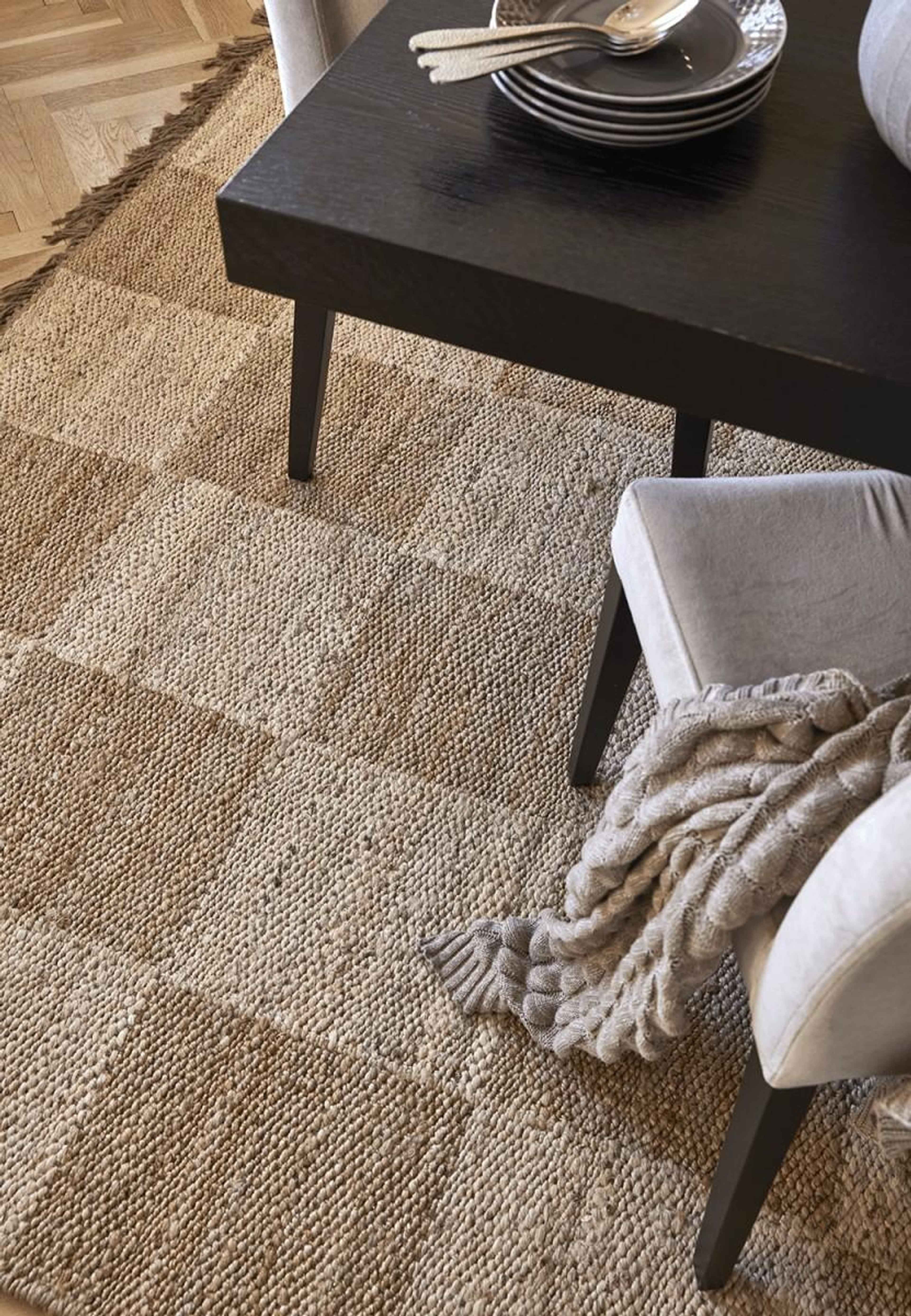 Matta Jute Squares 200x300cm, från Classic Collection, i färgen natural jute. Klicka för att öppna bilden i stort format