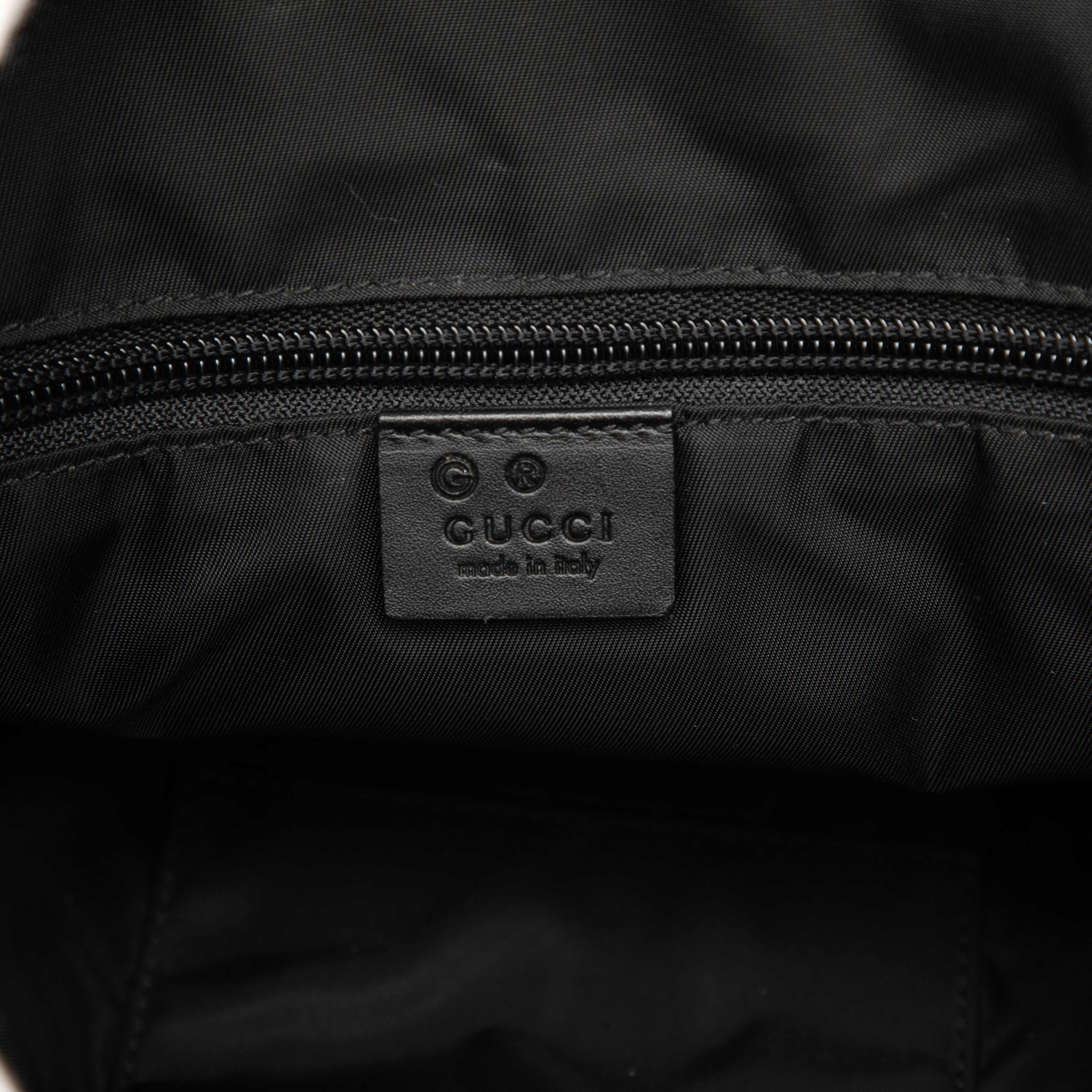 Gucci Canvas Techno Web Satchel, från Luxclusif, i färgen black. Klicka för att öppna bilden i stort format