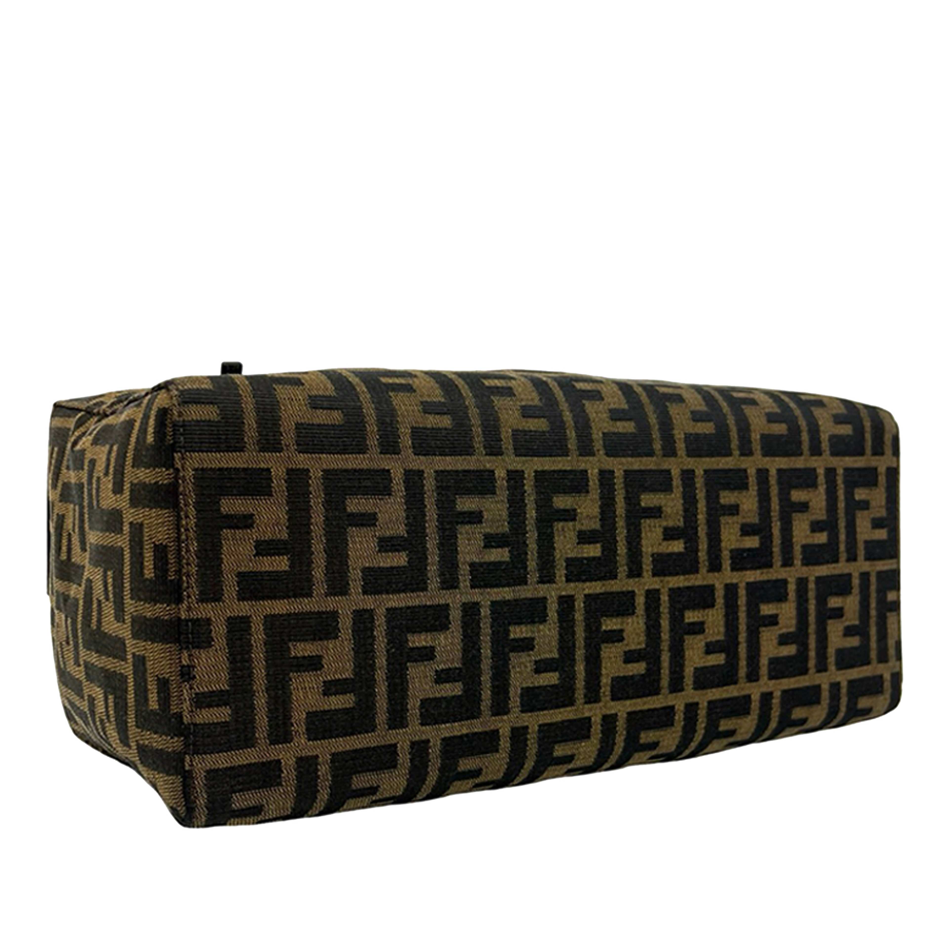 Fendi Zucca Canvas Bento Box Bag, från Luxclusif, i färgen brown. Klicka för att öppna bilden i stort format