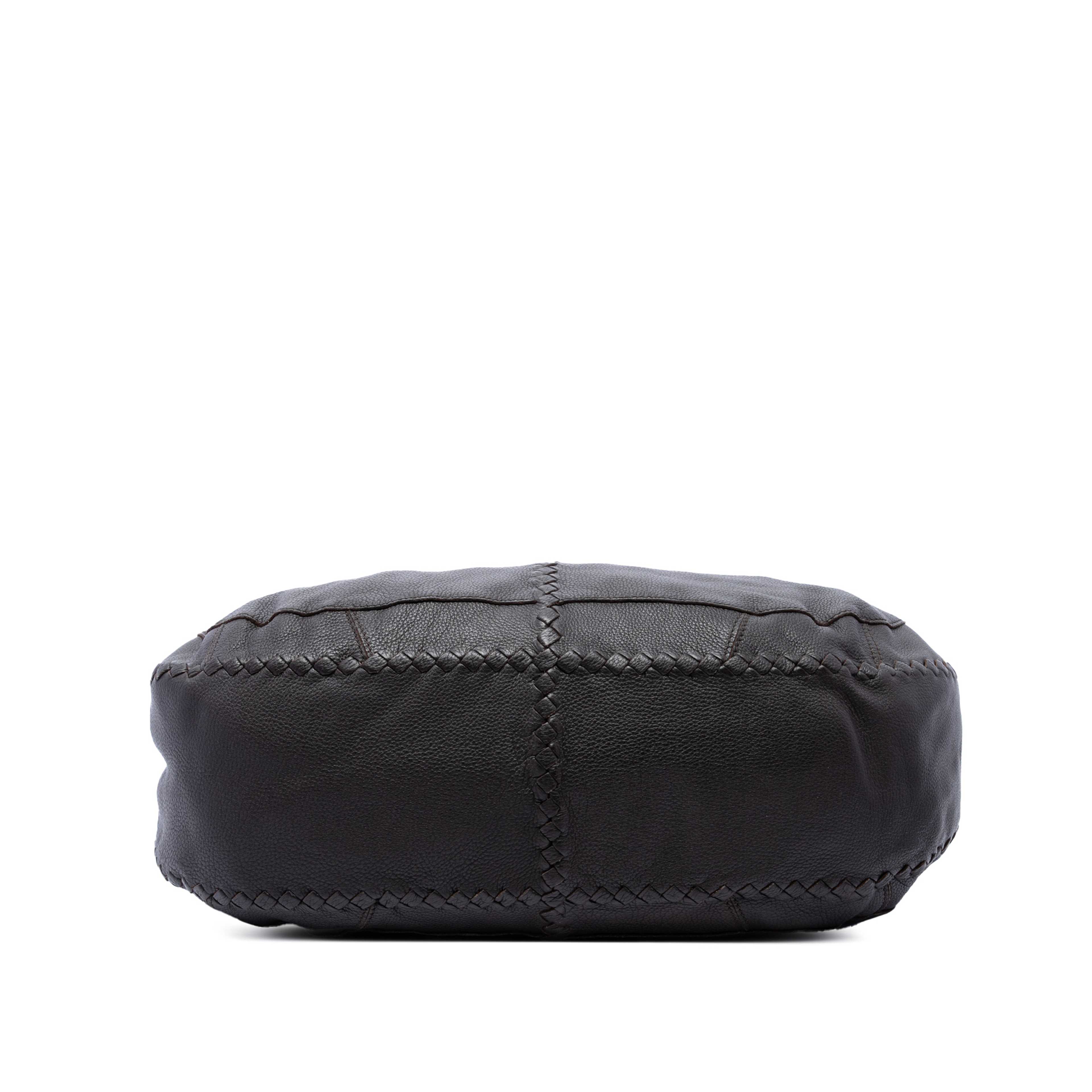 Bottega Veneta Intrecciato Trimmed Cervo Deerskin Convertible Tote, från Luxclusif, i färgen brun. Klicka för att öppna bilden i stort format