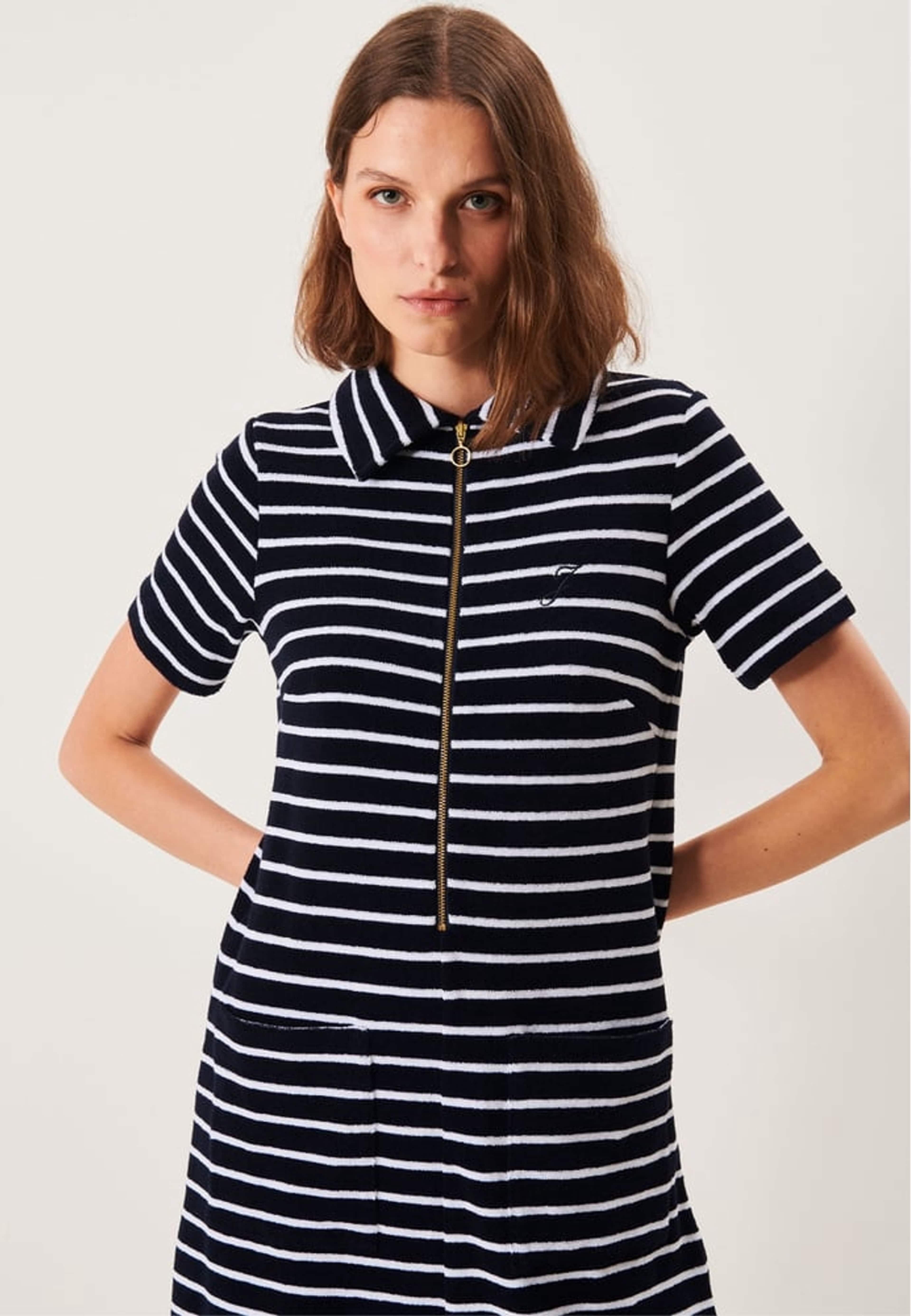 Lovisa Dress, från Jumperfabriken, i färgen navy. Klicka för att öppna bilden i stort format