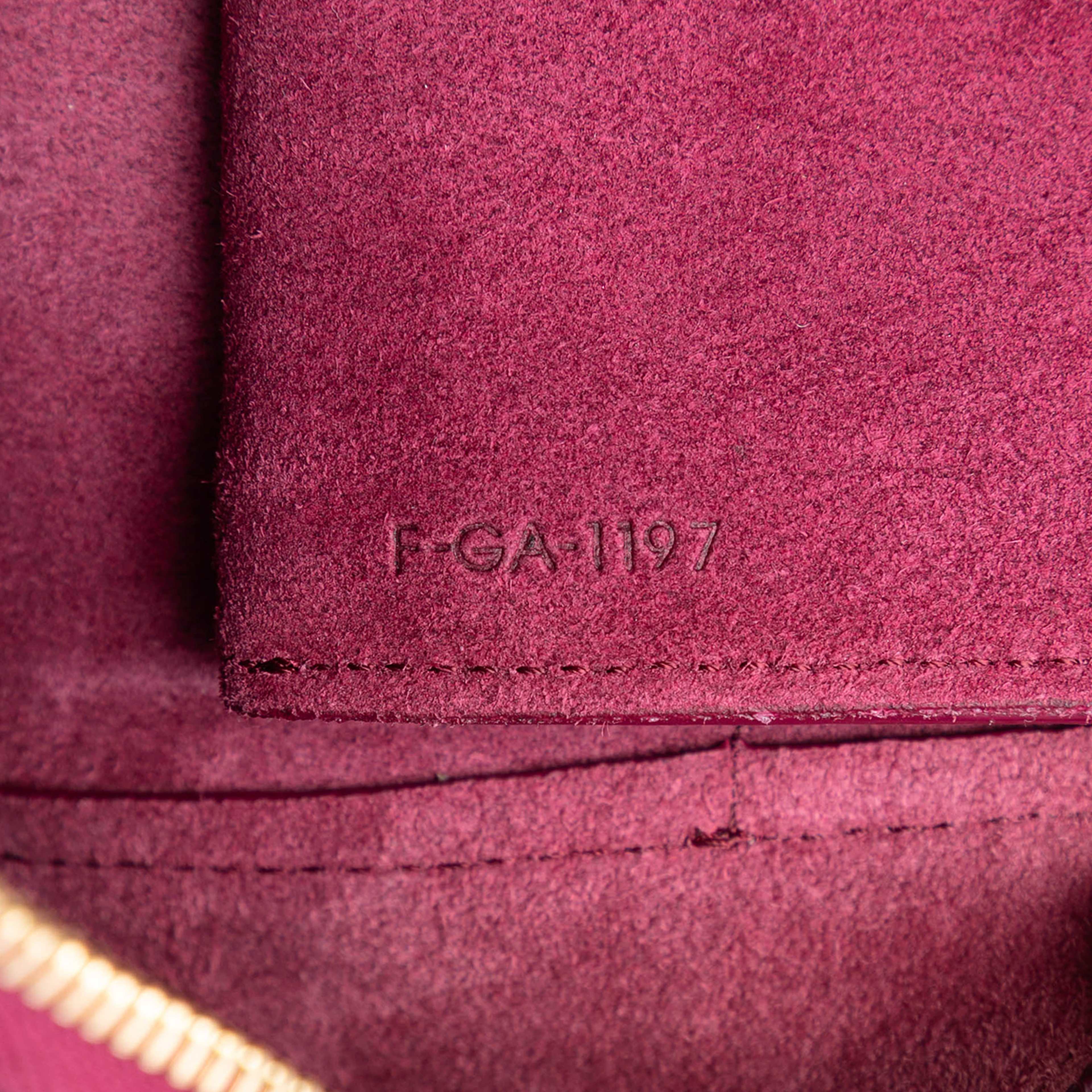 Celine Micro Grained Calfskin Belt Bag, från Luxclusif, i färgen brick. Klicka för att öppna bilden i stort format