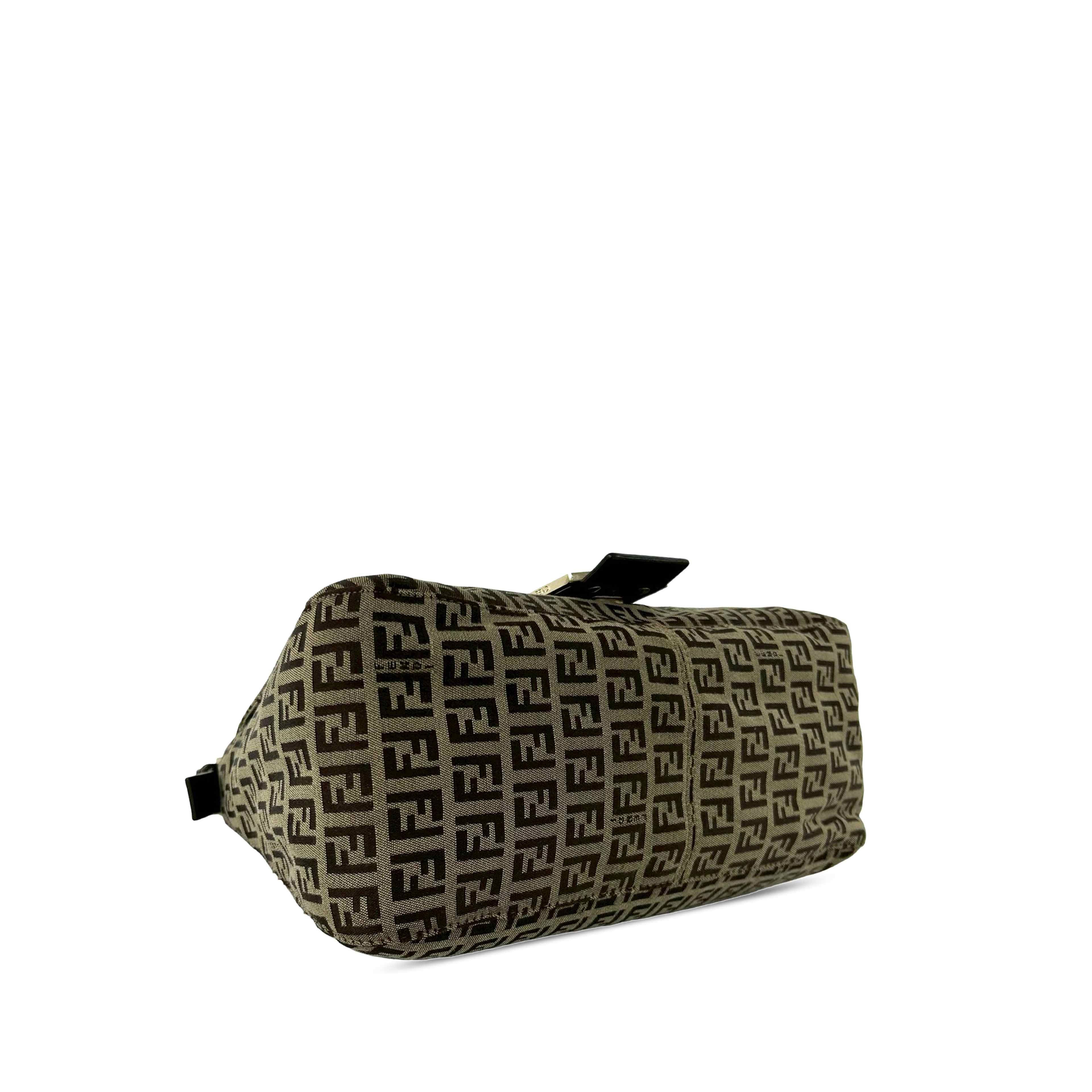 Fendi Zucchino Canvas Mamma Forever, från Luxclusif, i färgen light brown. Klicka för att öppna bilden i stort format