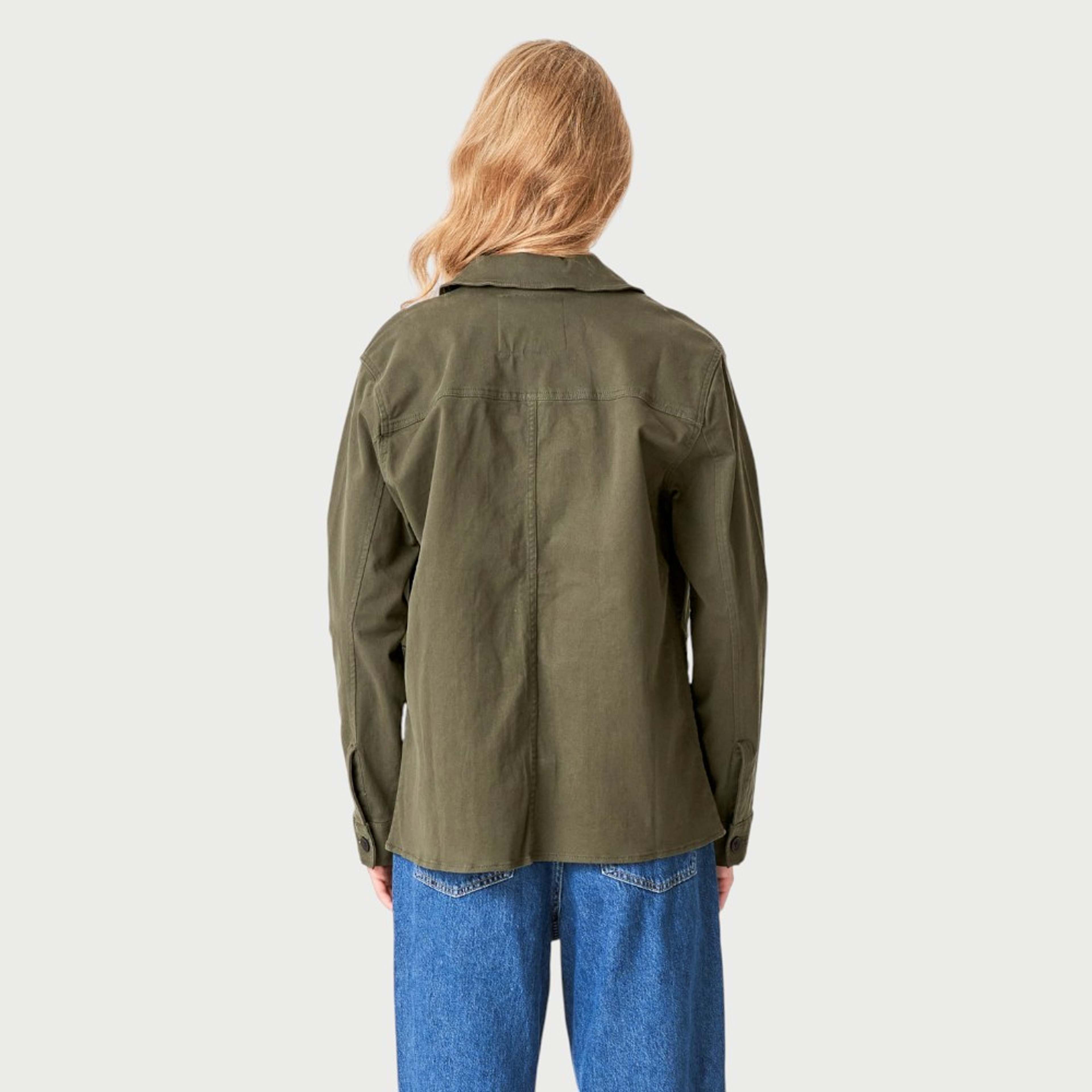 Twill Shacket, från TeeShoppen, i färgen mörk oliv. Klicka för att öppna bilden i stort format