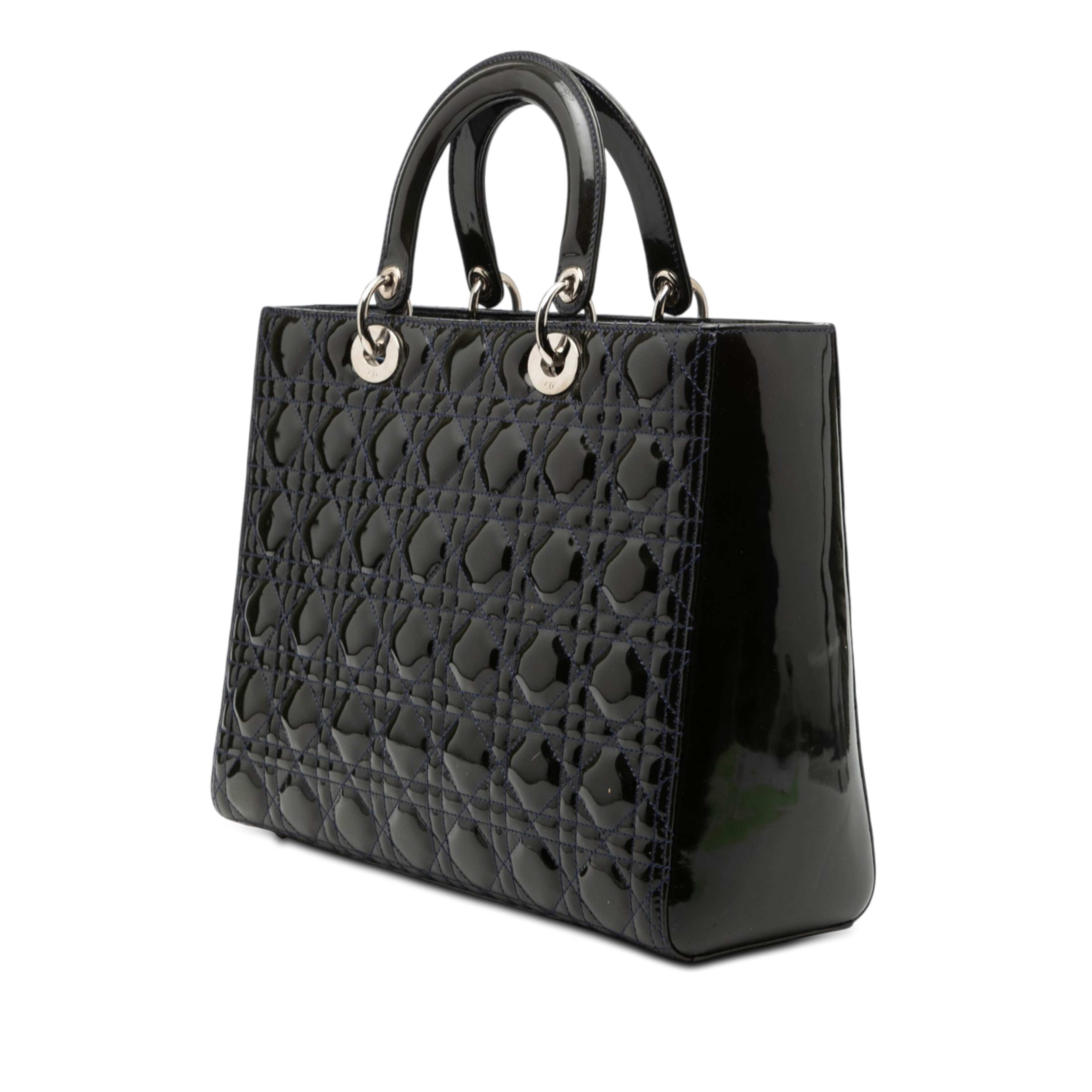 Dior Large Patent Cannage Lady Dior, från Luxclusif, i färgen blå. Klicka för att öppna bilden i stort format