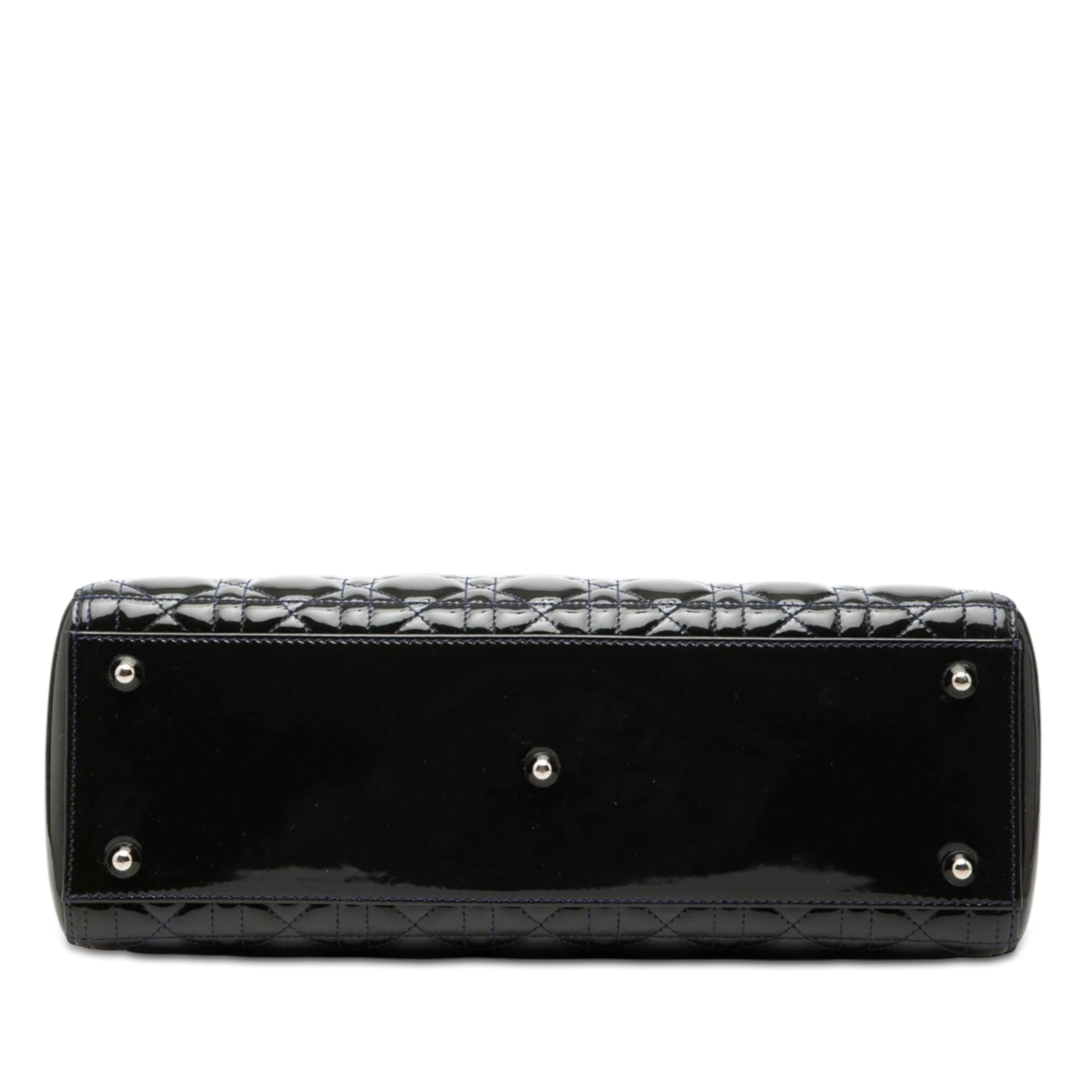 Dior Large Patent Cannage Lady Dior, från Luxclusif, i färgen blå. Klicka för att öppna bilden i stort format