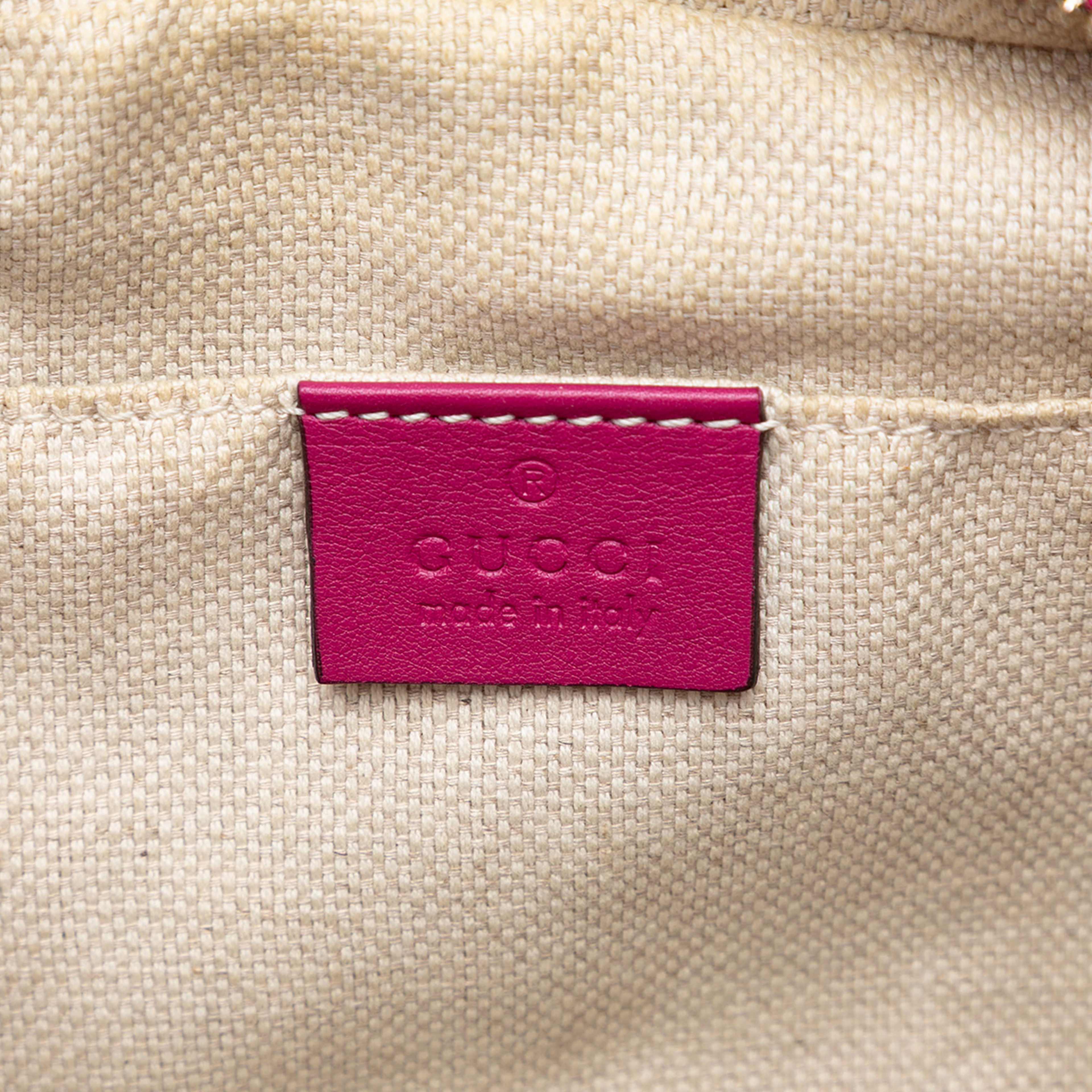 Gucci Patent Soho Disco Crossbody, från Luxclusif, i färgen dark pink. Klicka för att öppna bilden i stort format