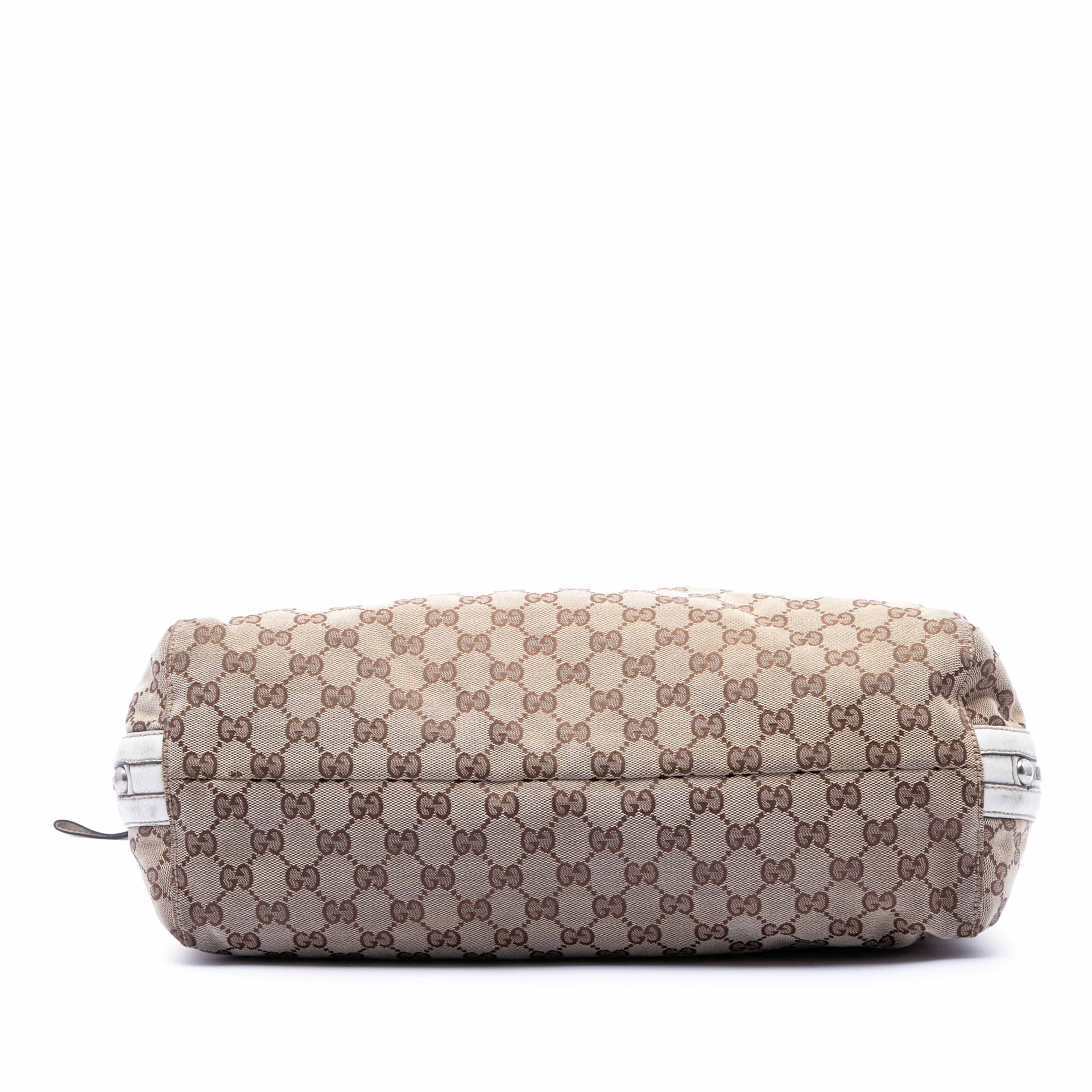 Gucci Gg Canvas Icon Bit Zip Tote, från Luxclusif, i färgen vit. Klicka för att öppna bilden i stort format