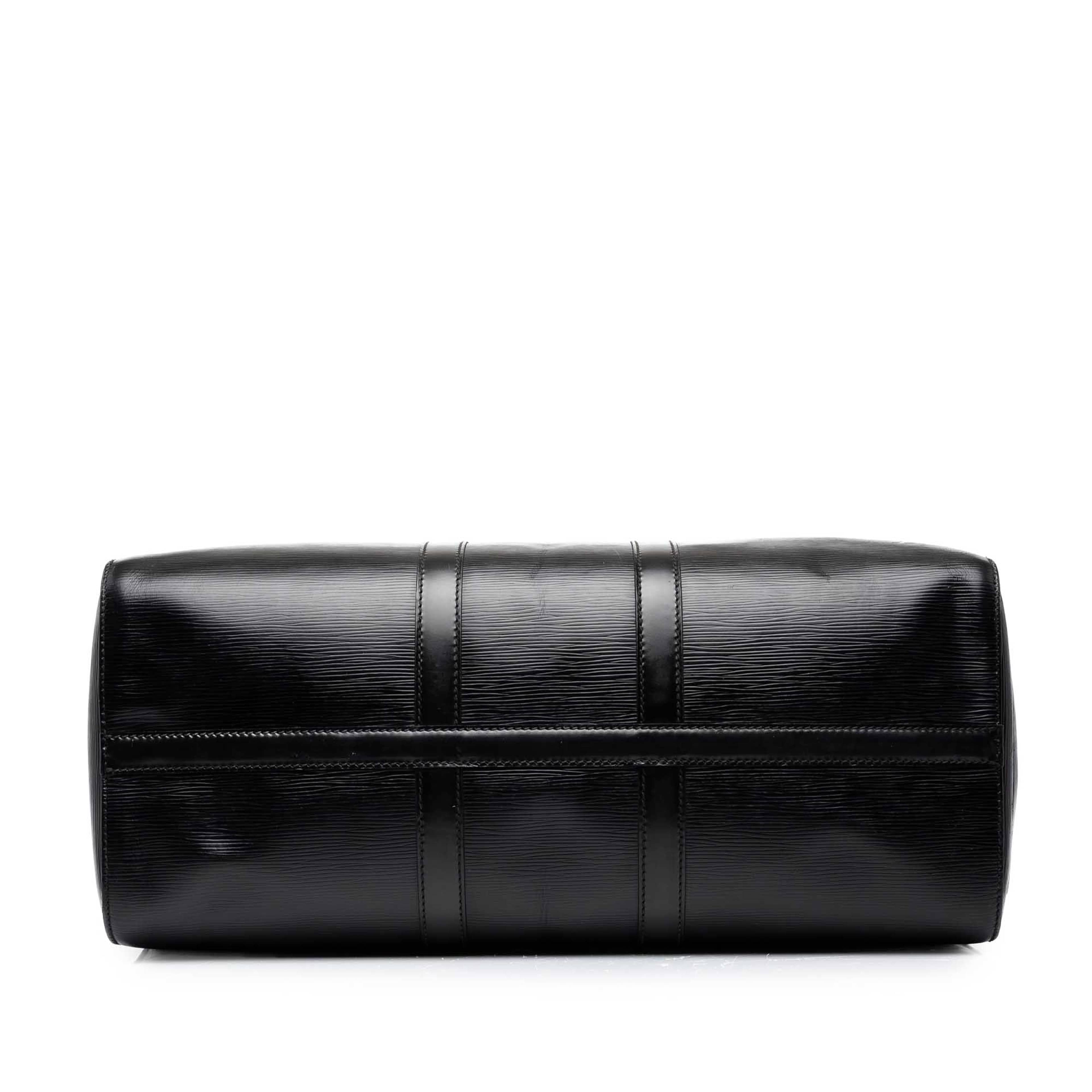 Louis Vuitton Epi Keepall 45, från Luxclusif, i färgen svart. Klicka för att öppna bilden i stort format