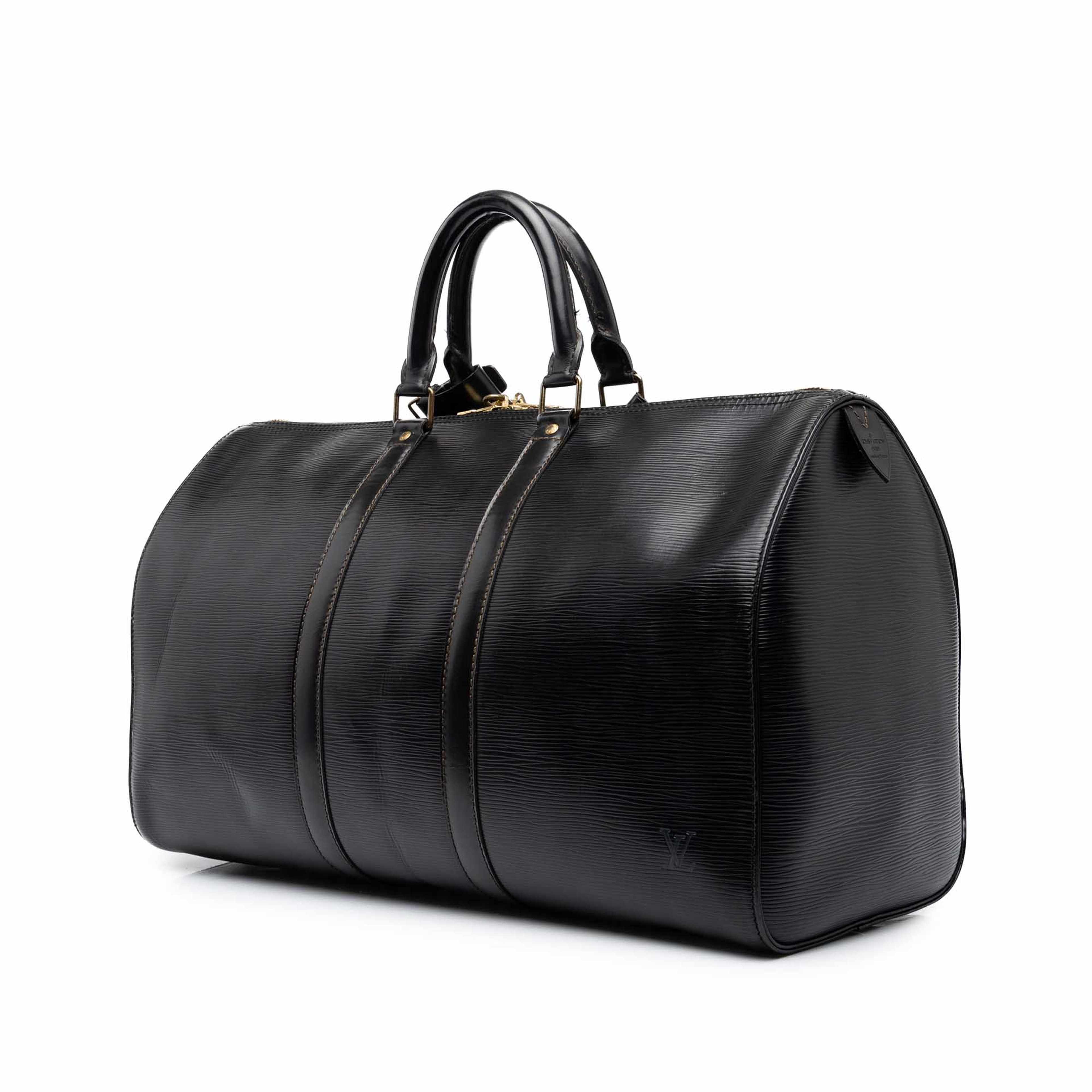 Louis Vuitton Epi Keepall 45, från Luxclusif, i färgen svart. Klicka för att öppna bilden i stort format