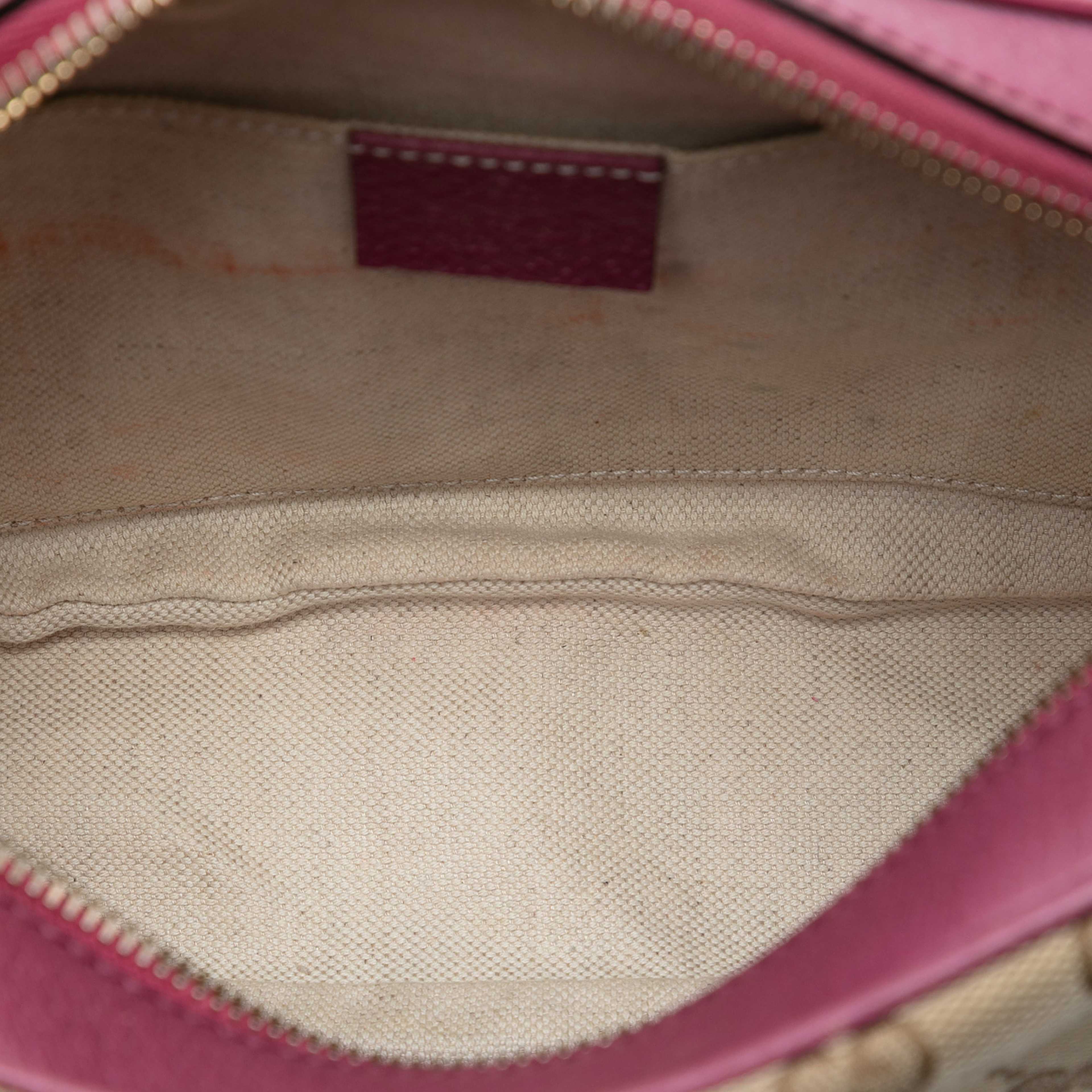 Gucci Gg Canvas Bree Crossbody, från Luxclusif, i färgen beige. Klicka för att öppna bilden i stort format