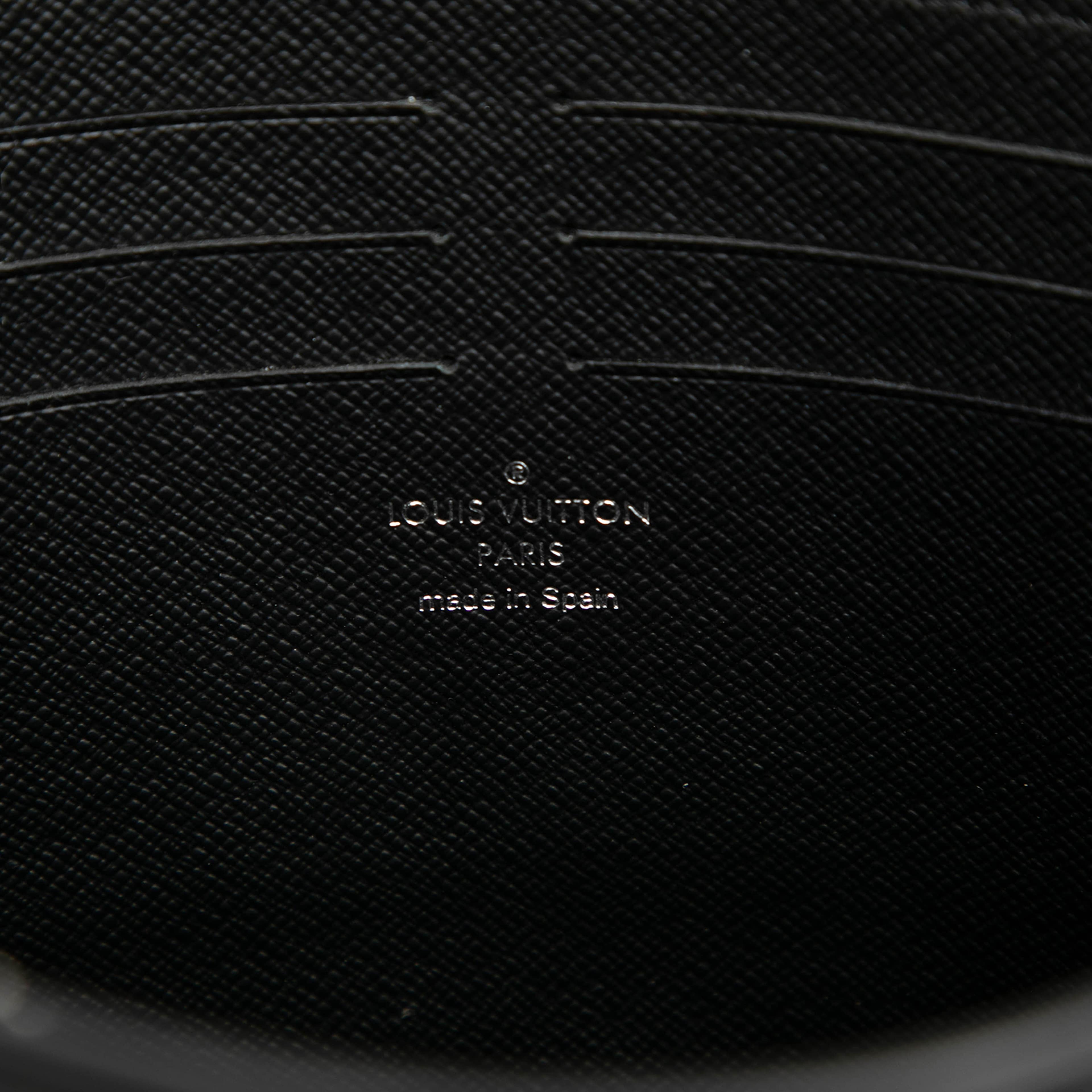 Louis Vuitton Monogram Eclipse Pochette Voyage Mm, från Luxclusif, i färgen black. Klicka för att öppna bilden i stort format