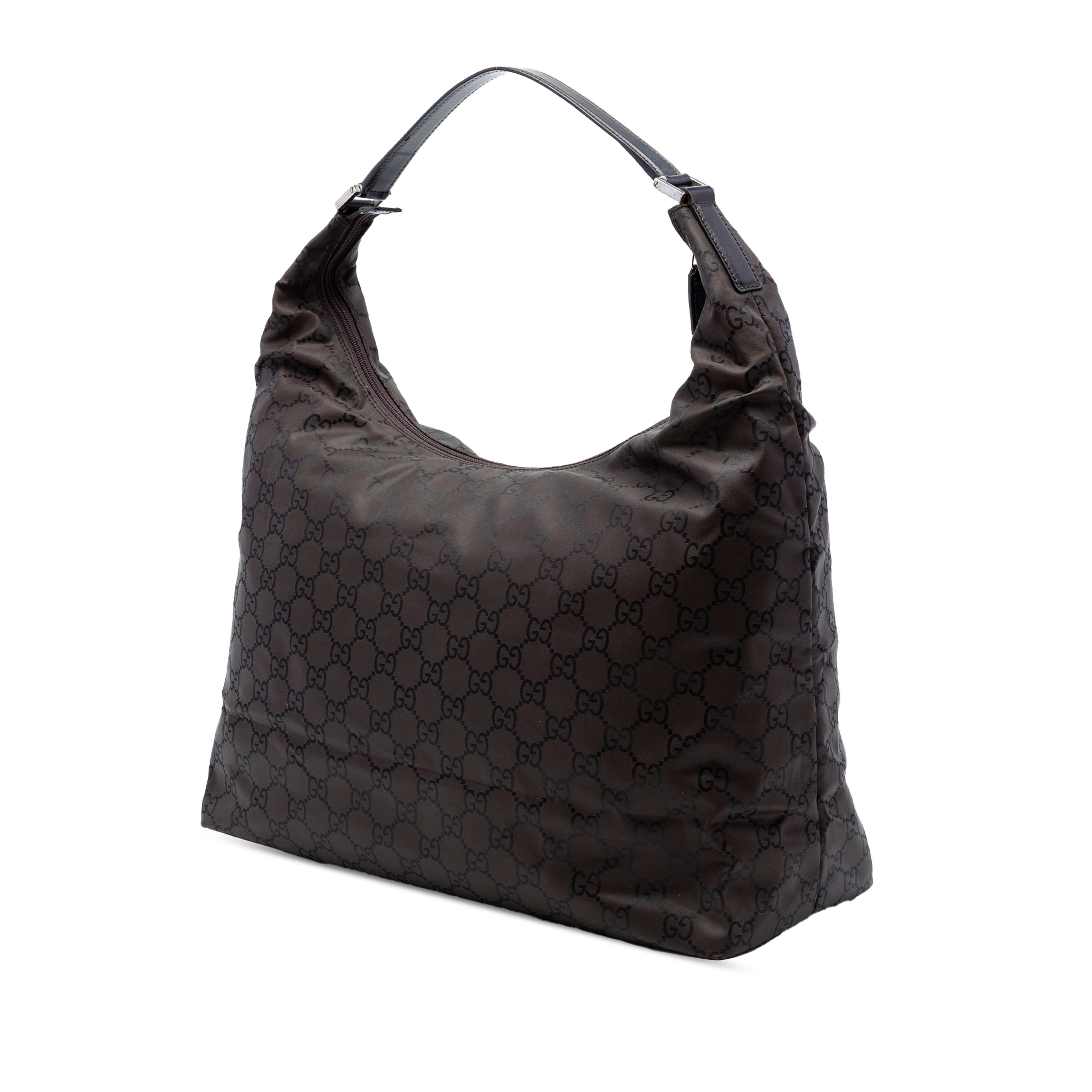 Gucci Gg Nylon Shoulder Bag, från Luxclusif, i färgen brun. Klicka för att öppna bilden i stort format