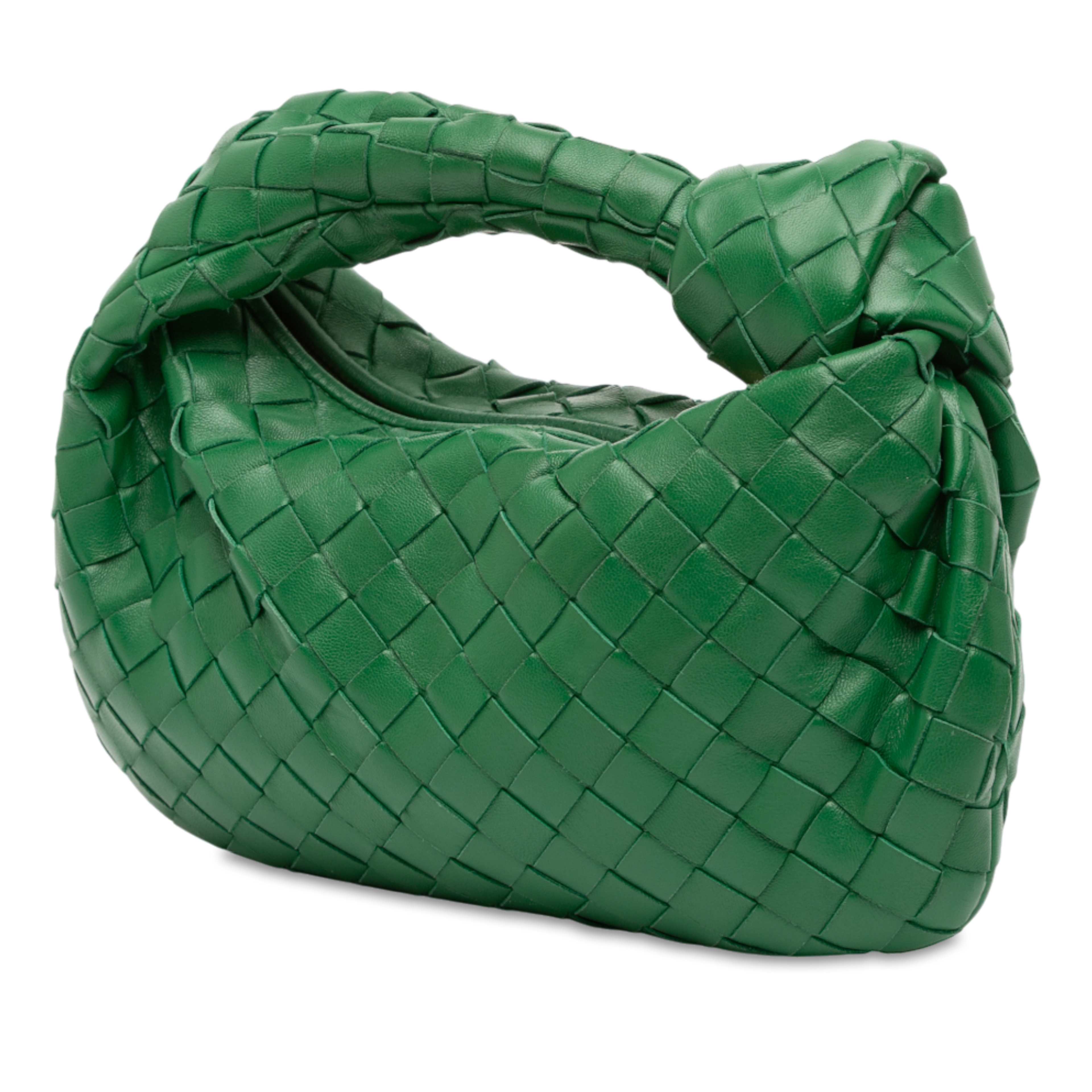 Bottega Veneta Mini Nappa Intrecciato Jodie, från Luxclusif, i färgen green. Klicka för att öppna bilden i stort format