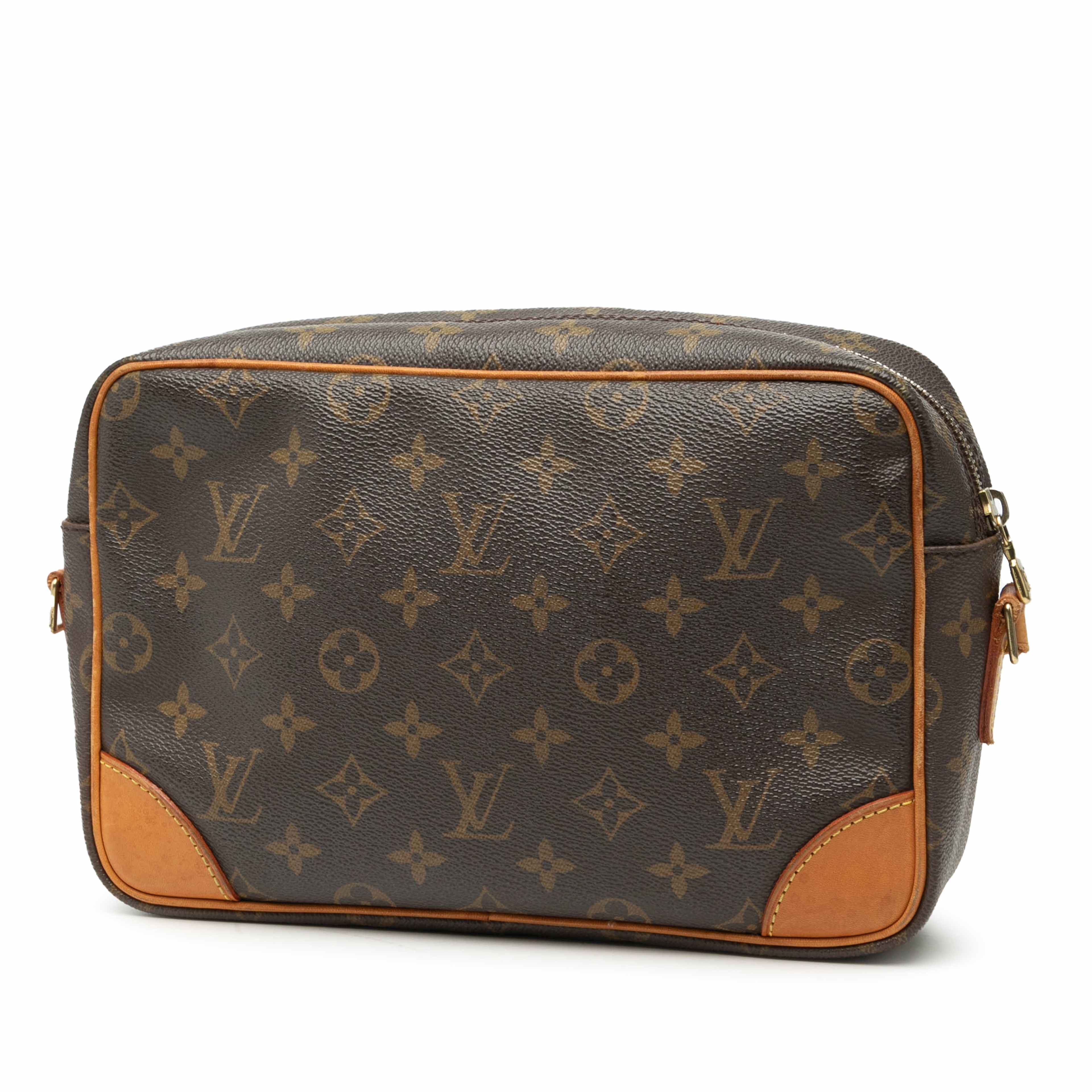 Louis Vuitton Monogram Trocadero 27, från Luxclusif, i färgen brown. Klicka för att öppna bilden i stort format
