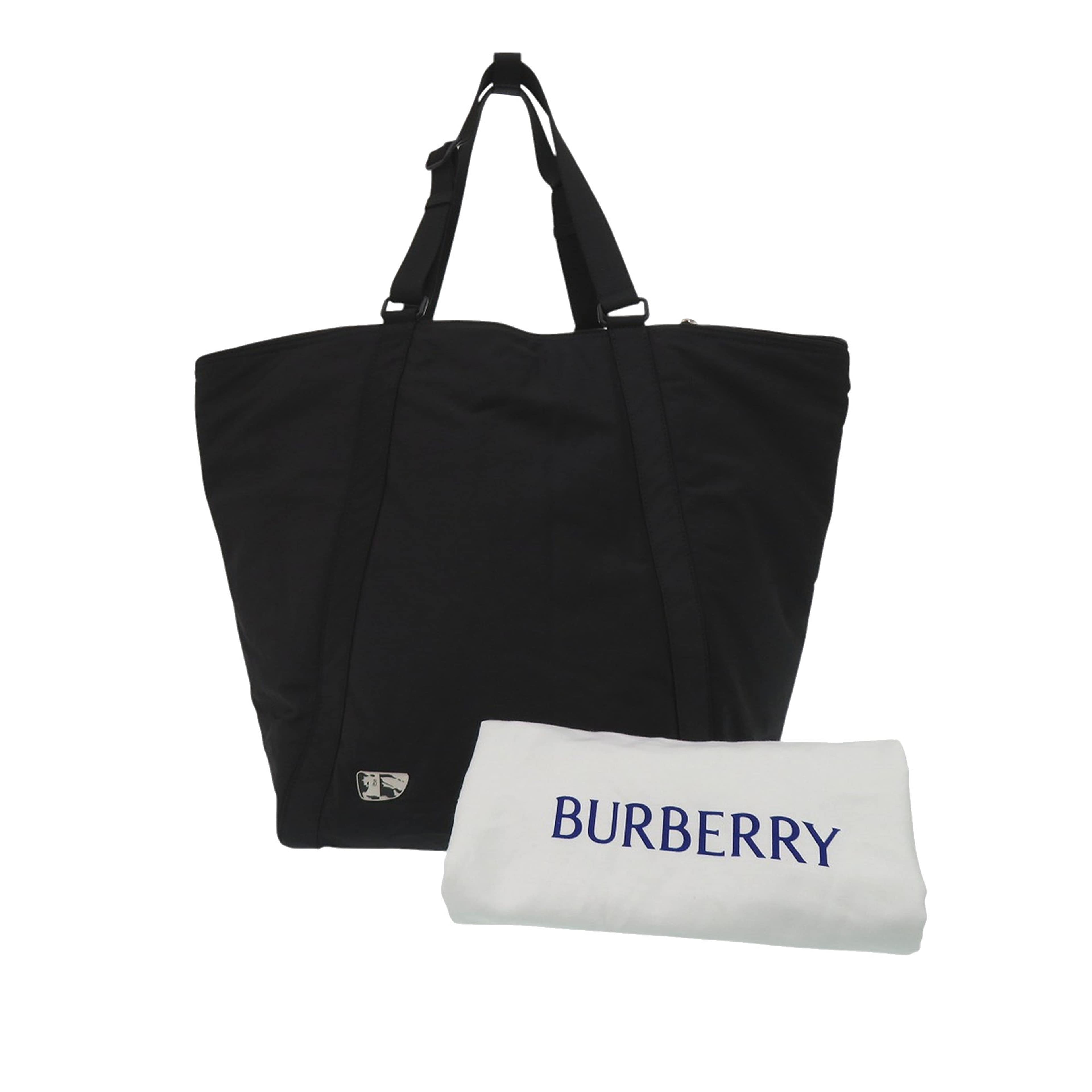 Burberry Nylon Shield Field Tote, från Luxclusif, i färgen svart. Klicka för att öppna bilden i stort format
