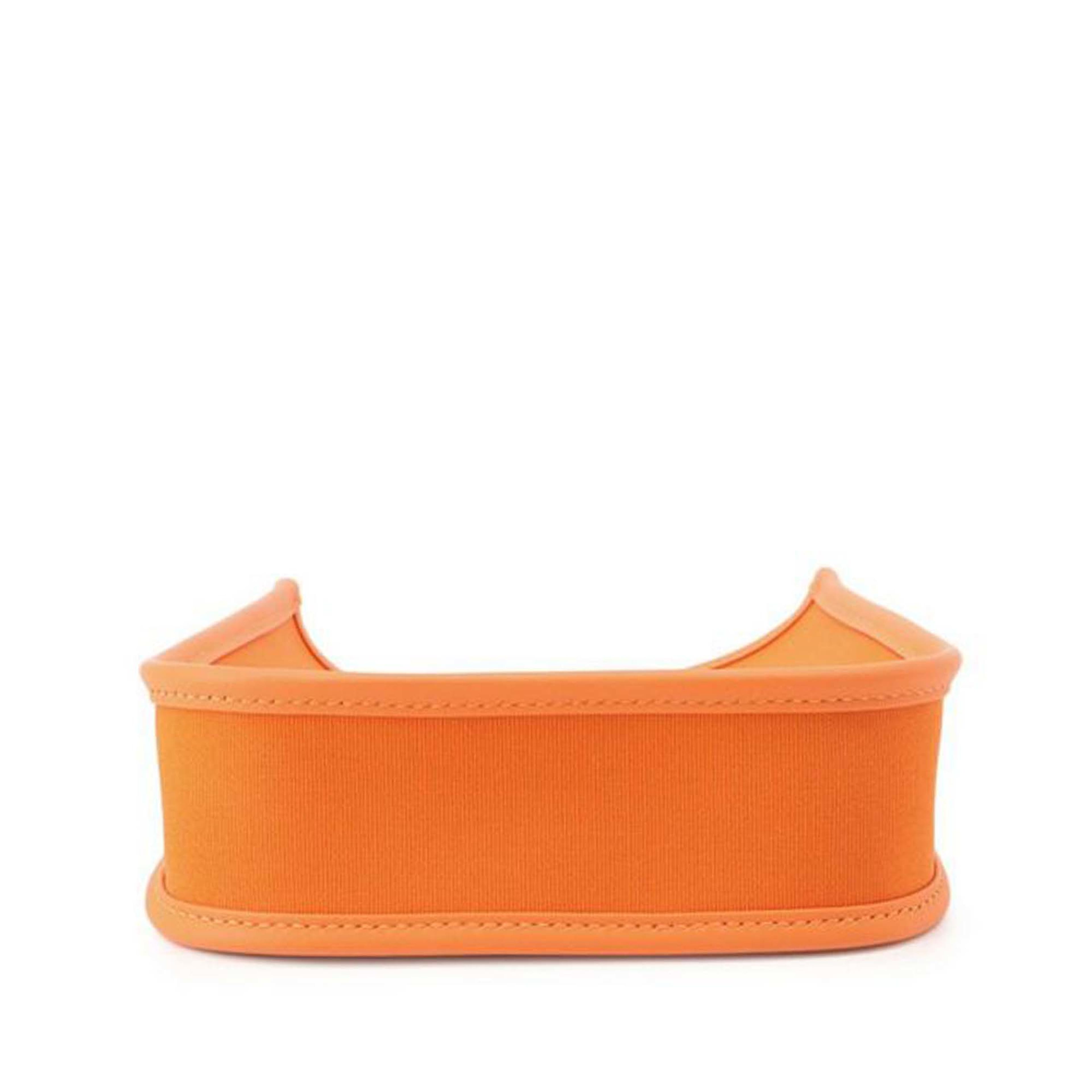 Hermès Toile Officier And Swift Neo Evelyne 16, från Luxclusif, i färgen orange. Klicka för att öppna bilden i stort format