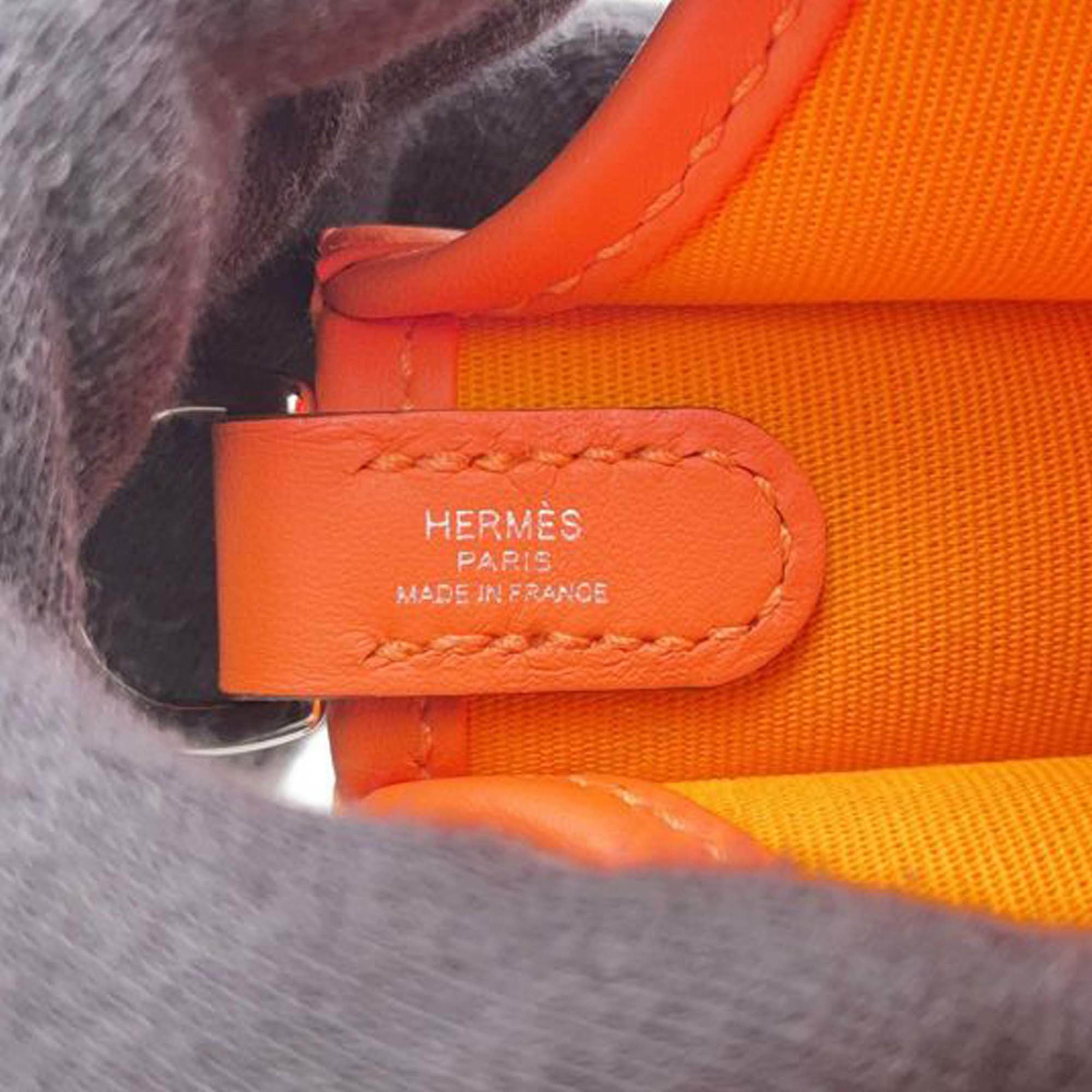 Hermès Toile Officier And Swift Neo Evelyne 16, från Luxclusif, i färgen orange. Klicka för att öppna bilden i stort format