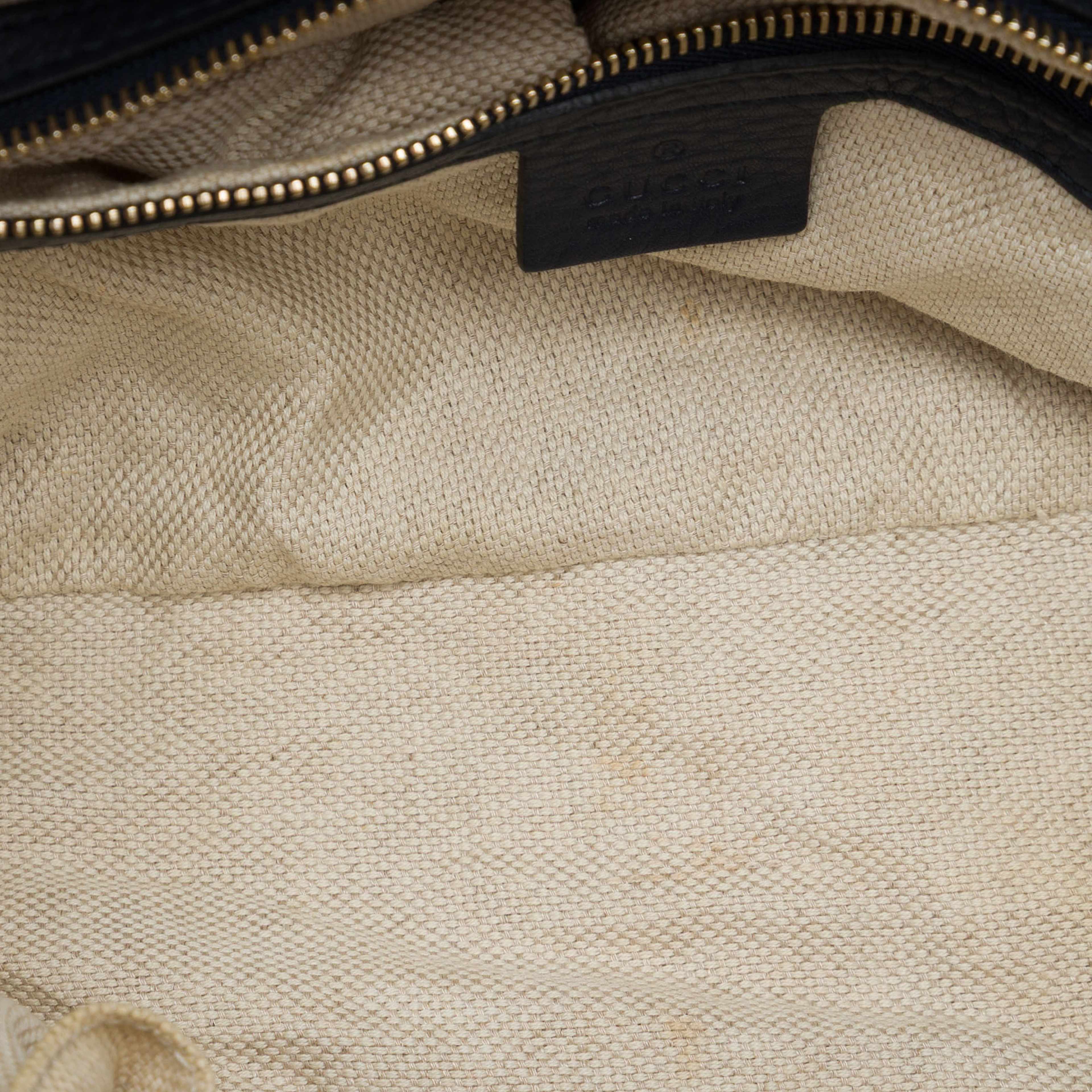 Gucci Calfskin Soho Chain Zip Shoulder Bag, från Luxclusif, i färgen blå. Klicka för att öppna bilden i stort format