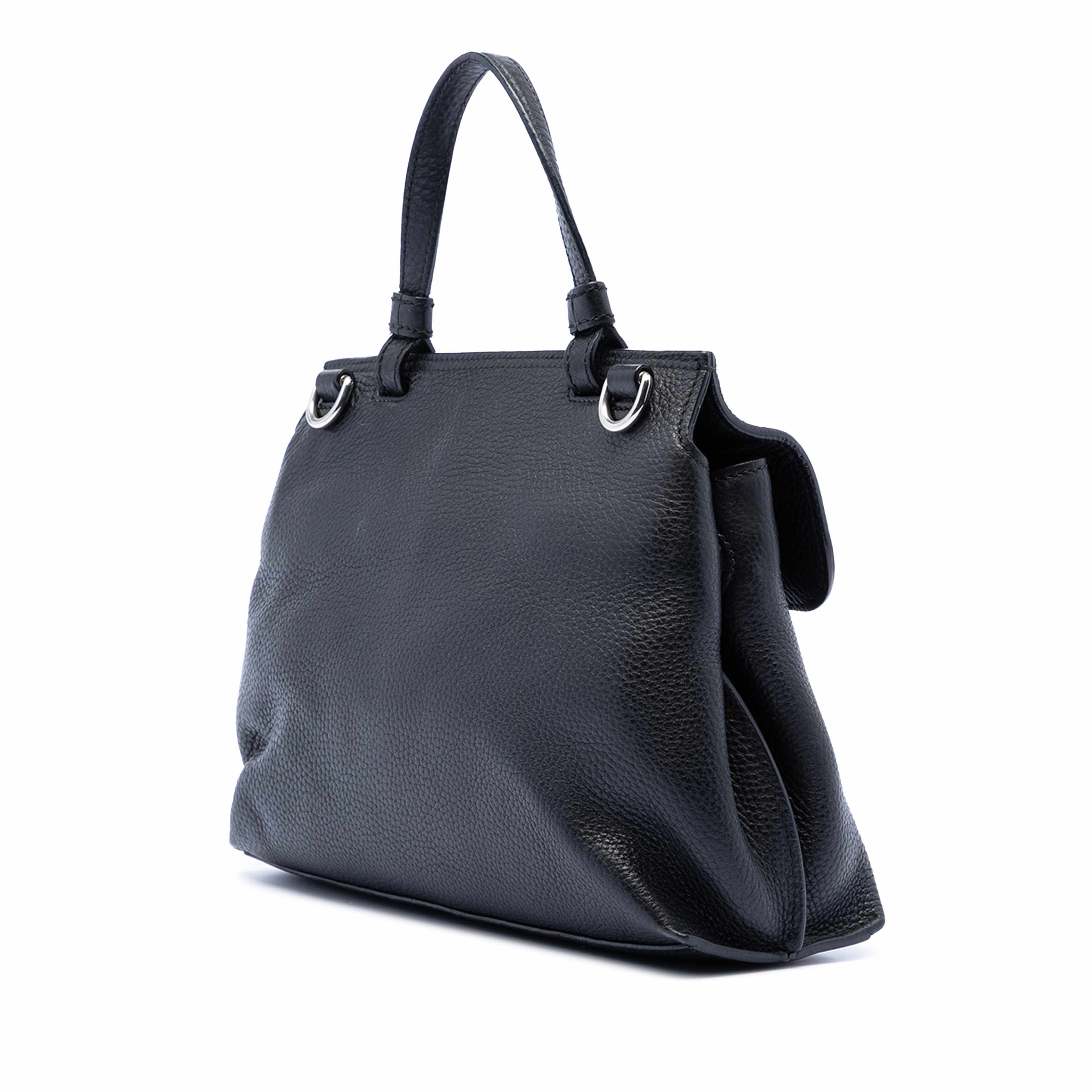 Gucci Small Leather Bamboo Daily Satchel, från Luxclusif, i färgen black. Klicka för att öppna bilden i stort format