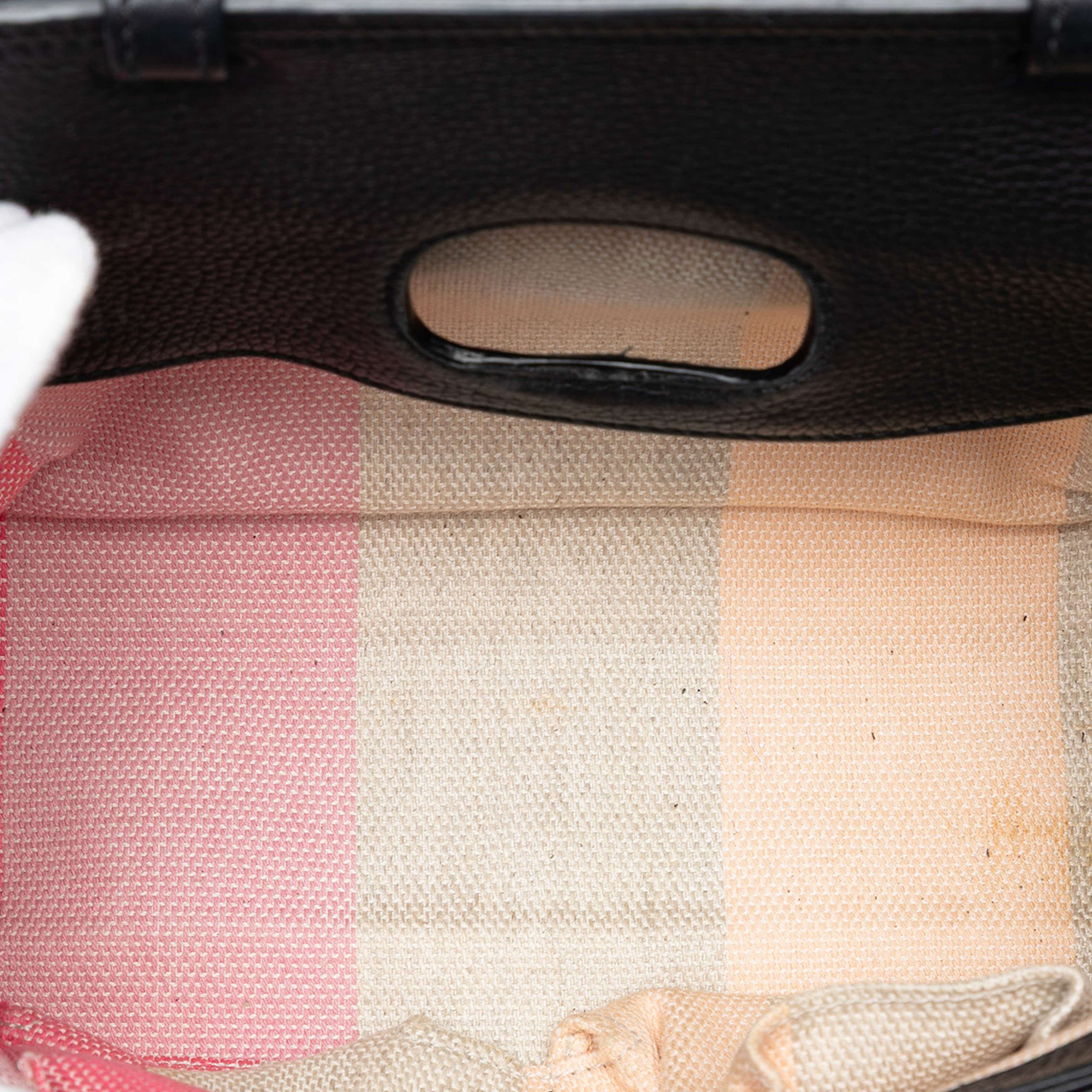 Gucci Small Leather Bamboo Daily Satchel, från Luxclusif, i färgen black. Klicka för att öppna bilden i stort format