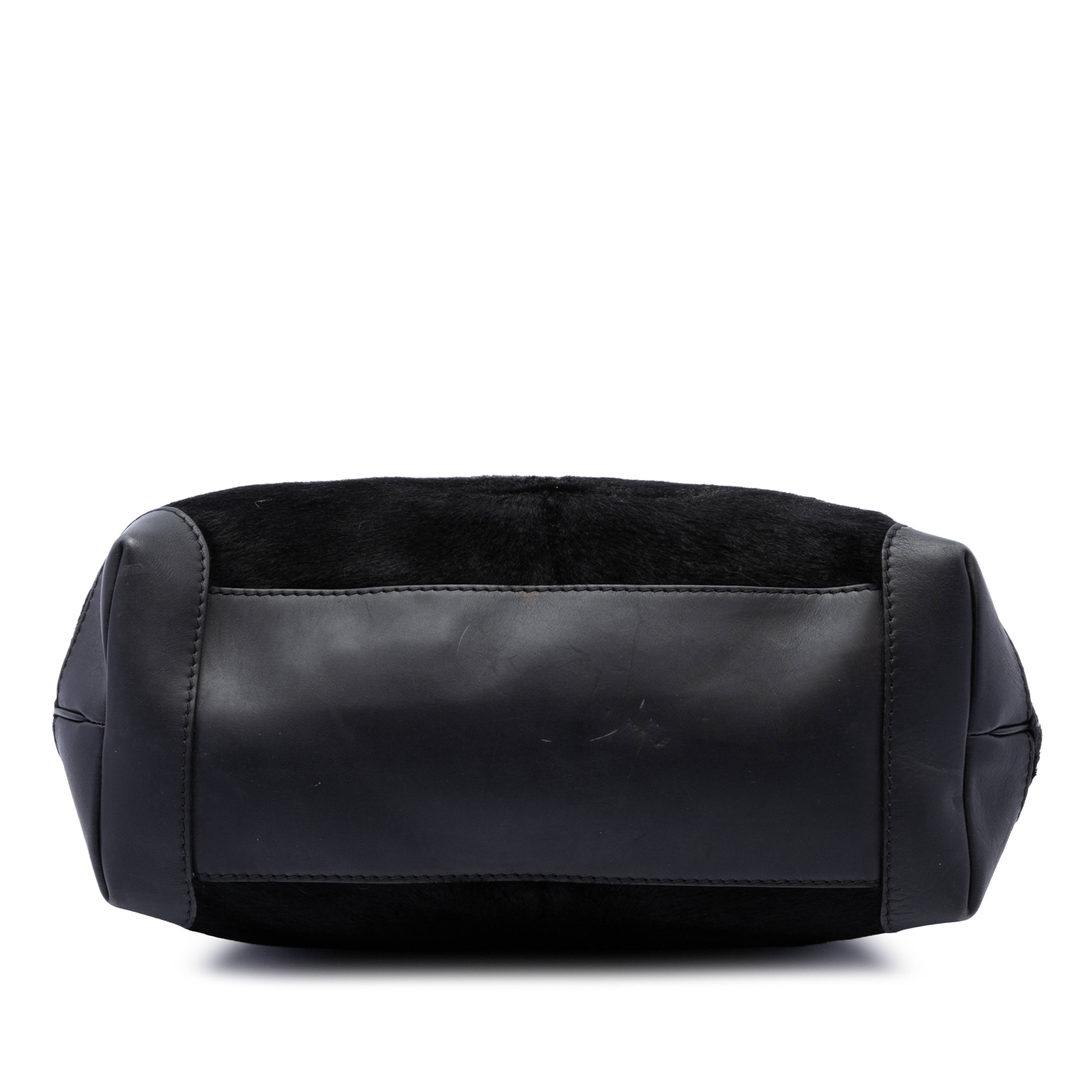 Gucci Pony Hair Stirrup Tote, från Luxclusif, i färgen svart. Klicka för att öppna bilden i stort format