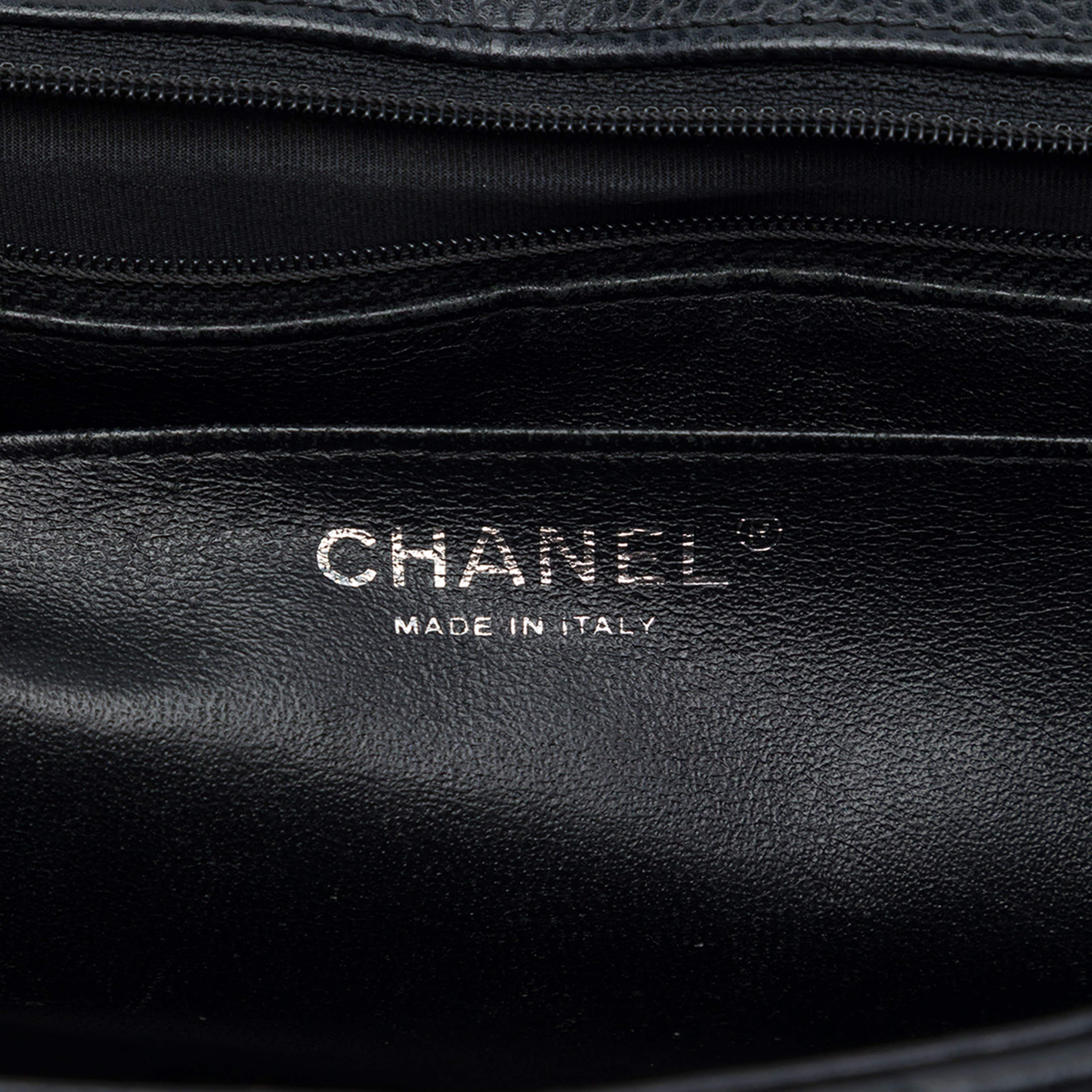Chanel Jumbo Classic Caviar Single Flap, från Luxclusif, i färgen svart. Klicka för att öppna bilden i stort format